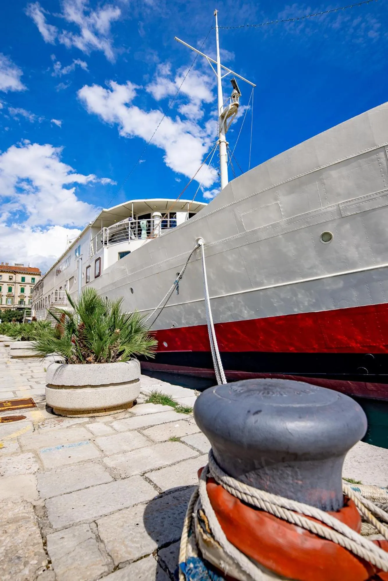 Property building in Botel Marina