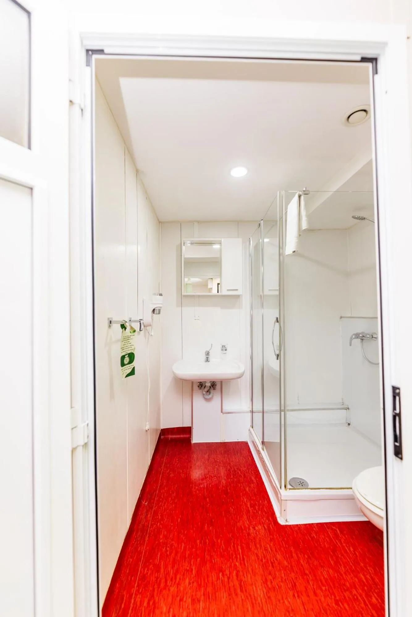 Shower in Botel Marina