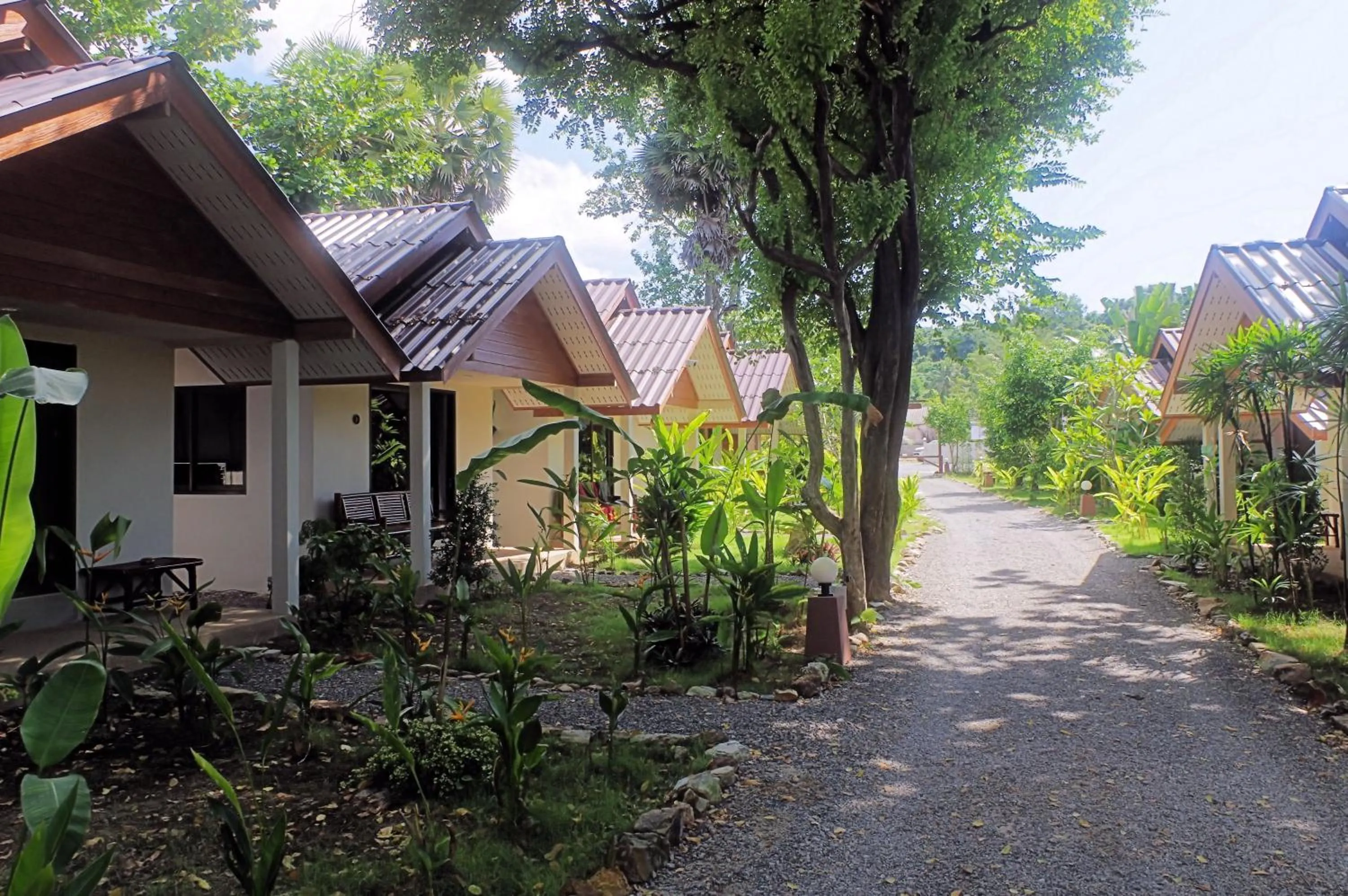 Garden in Thai House Beach Resort
