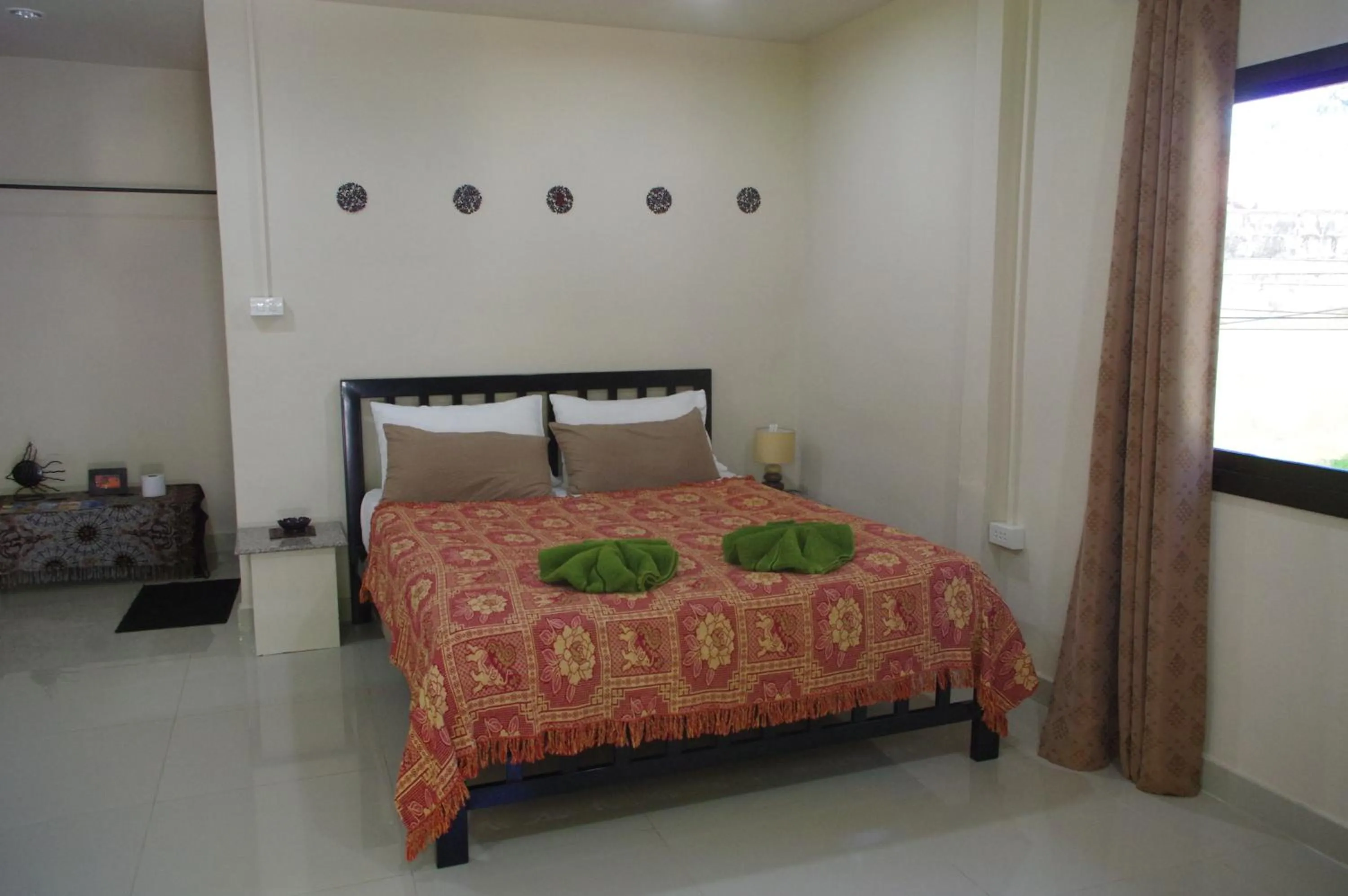 Bed in Thai House Beach Resort