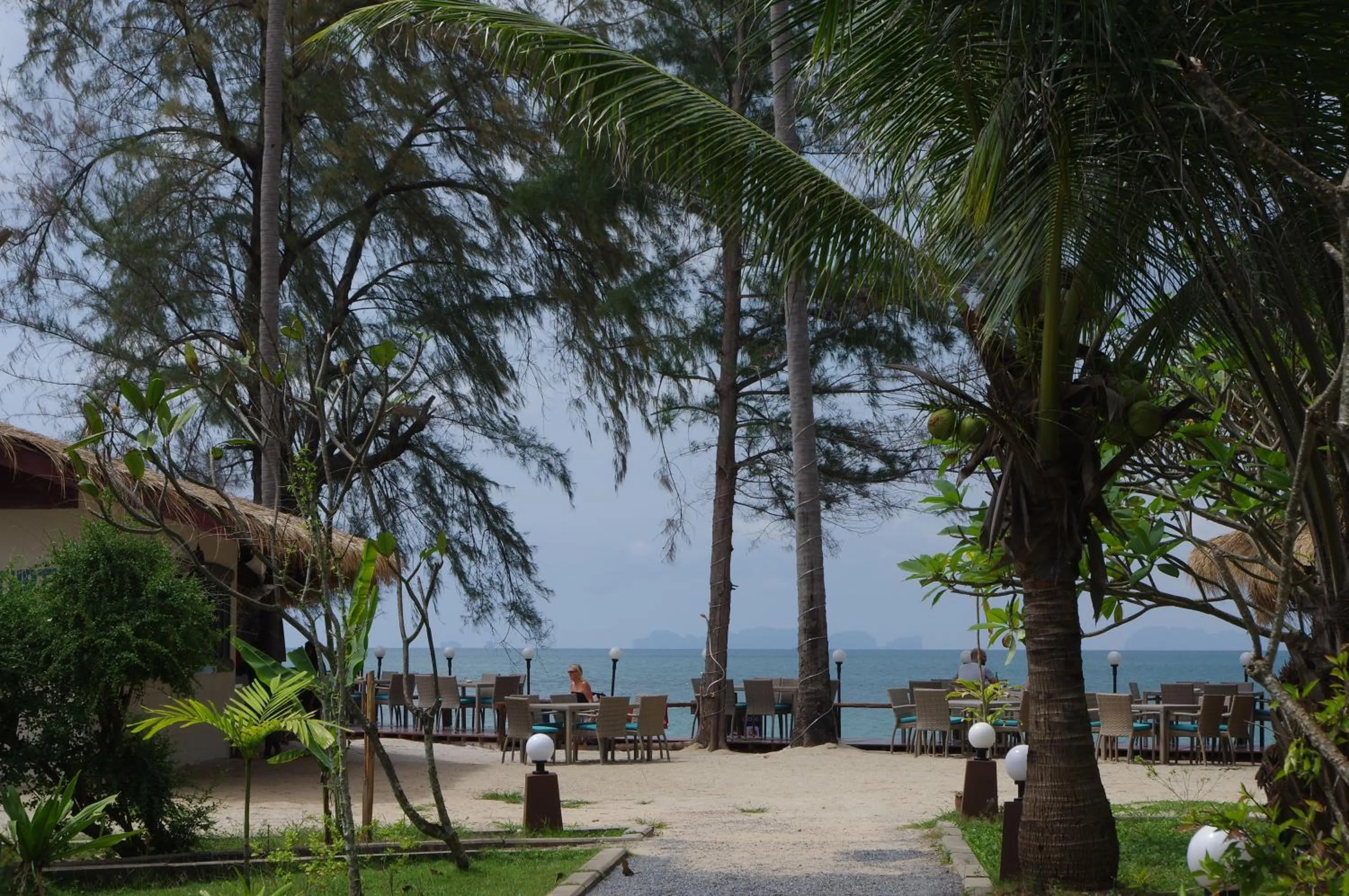 Restaurant/places to eat in Thai House Beach Resort