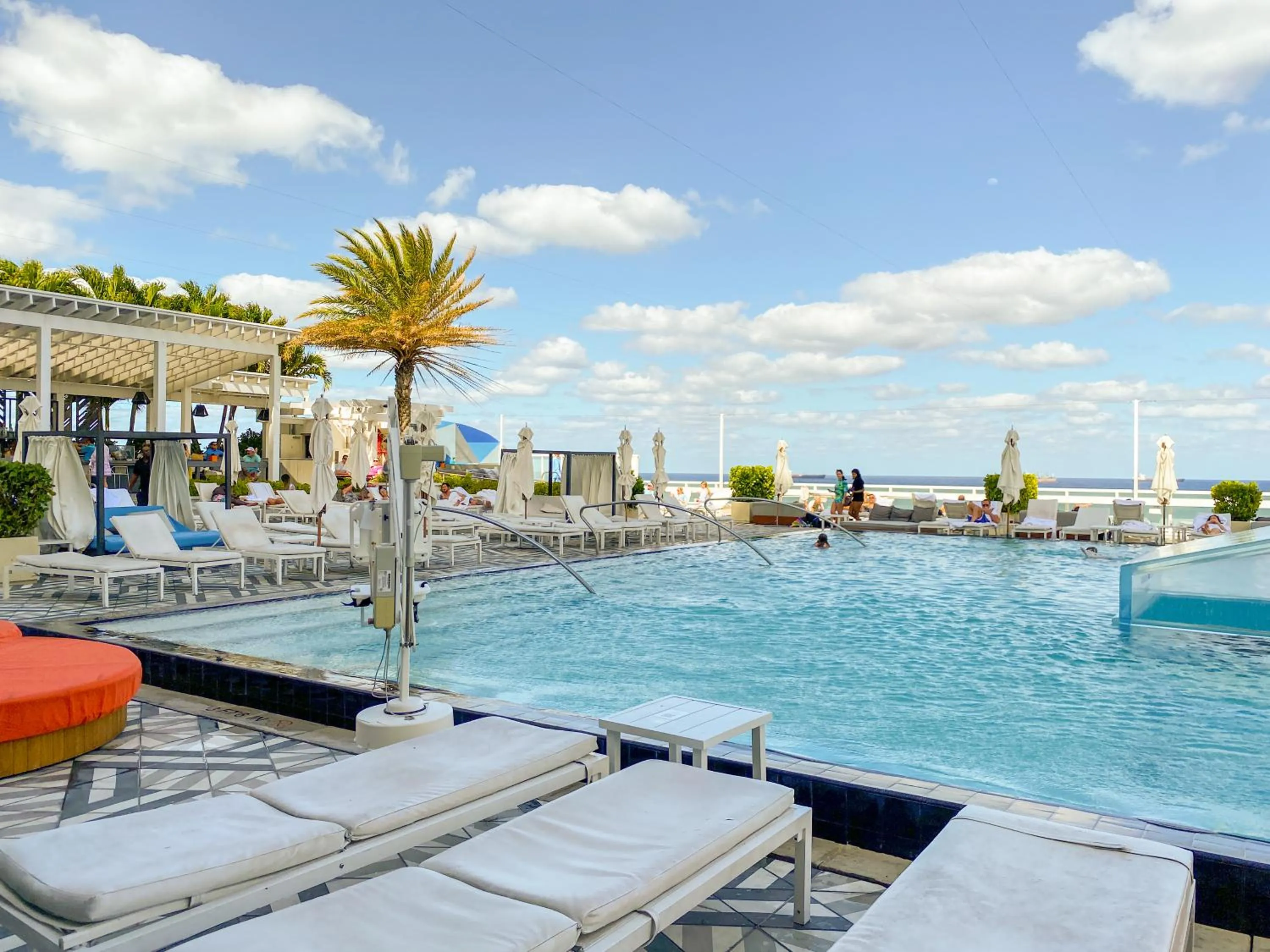 Property building in W Residences Fort Lauderdale Luxury Suites Across from Fort Lauderdale Beach