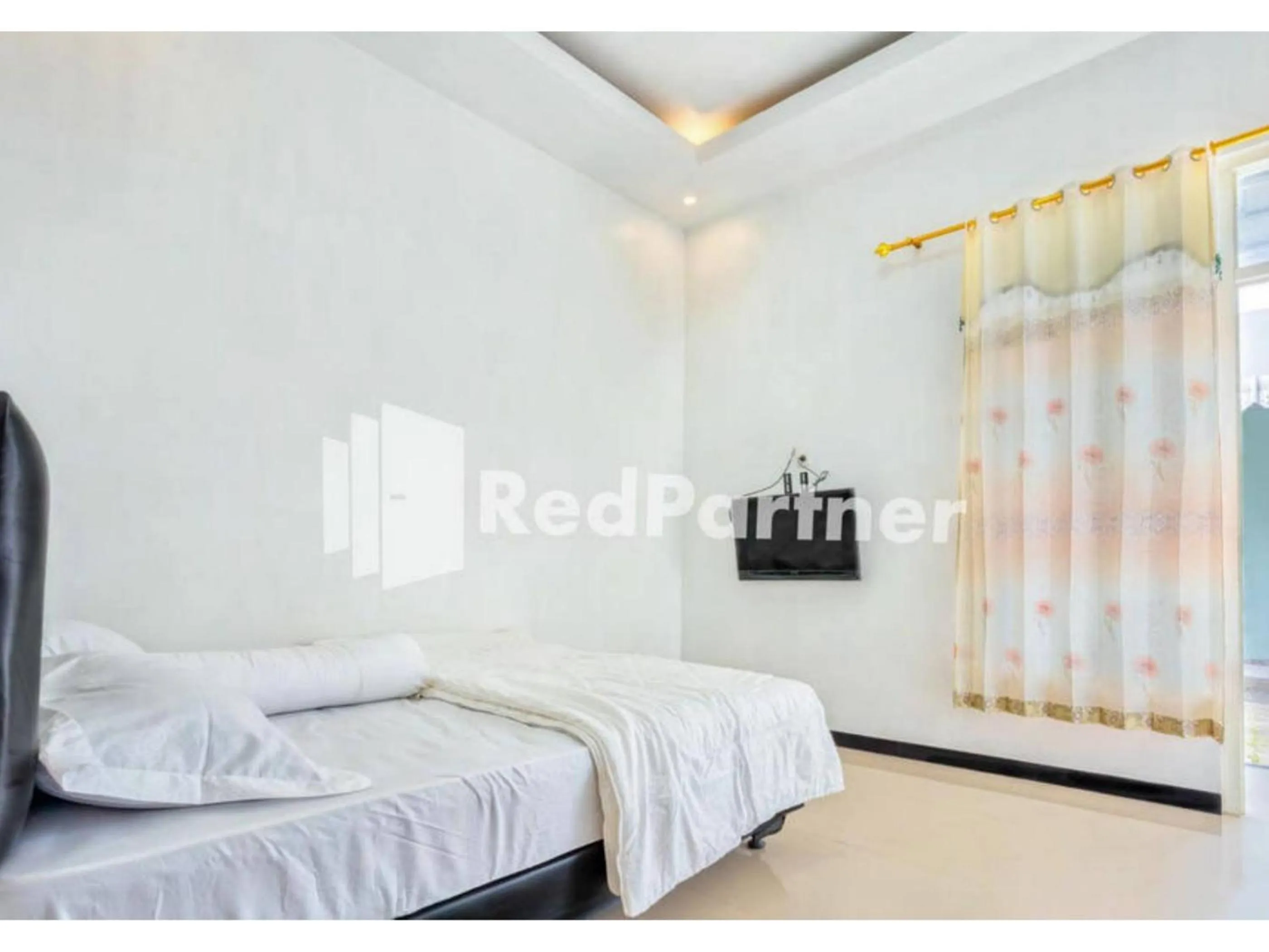 Bed in Griya Rahayu Guesthouse Mitra RedDoorz near Jatim Park 2 Batu