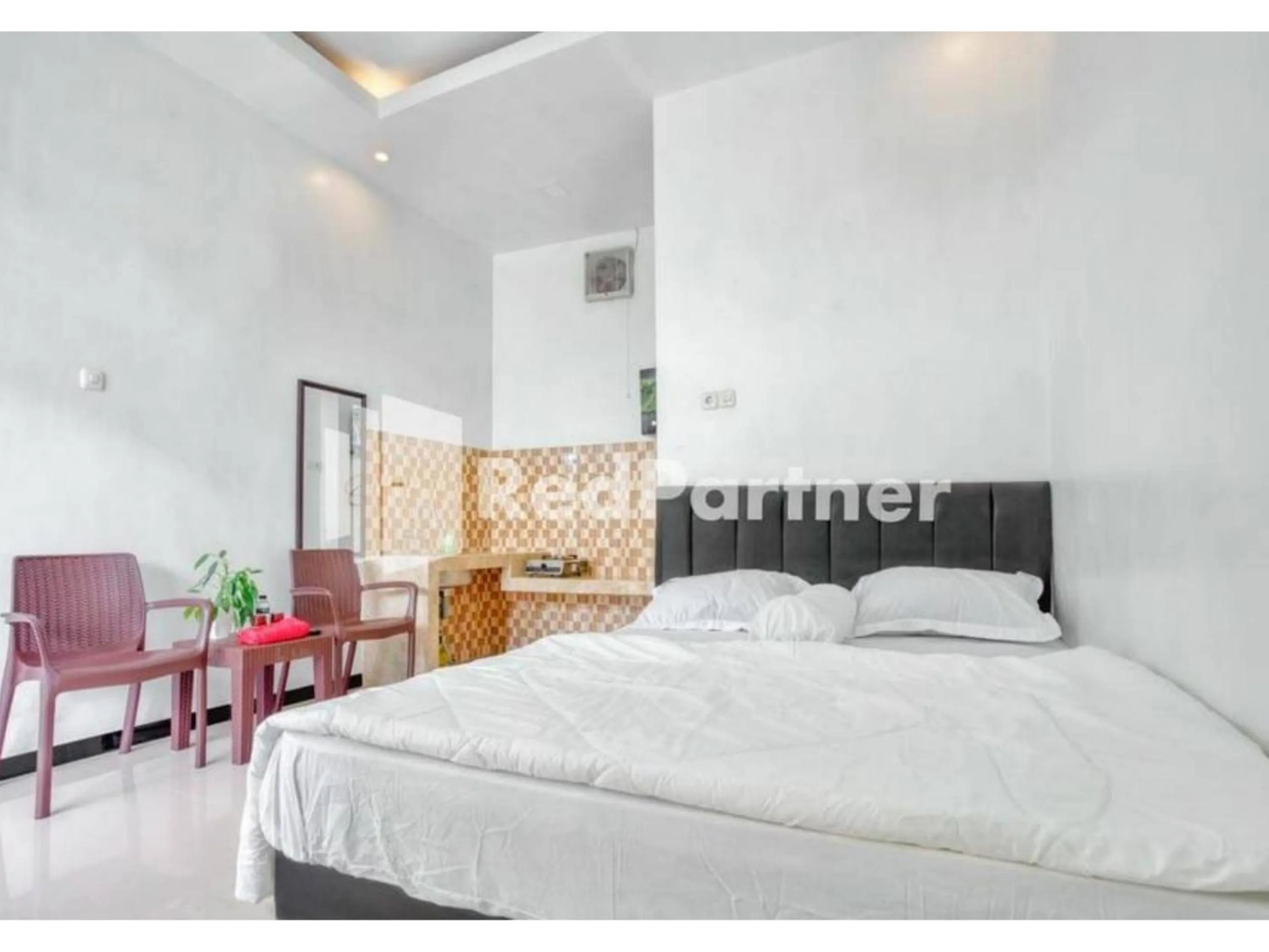 Bed in Griya Rahayu Guesthouse Mitra RedDoorz near Jatim Park 2 Batu