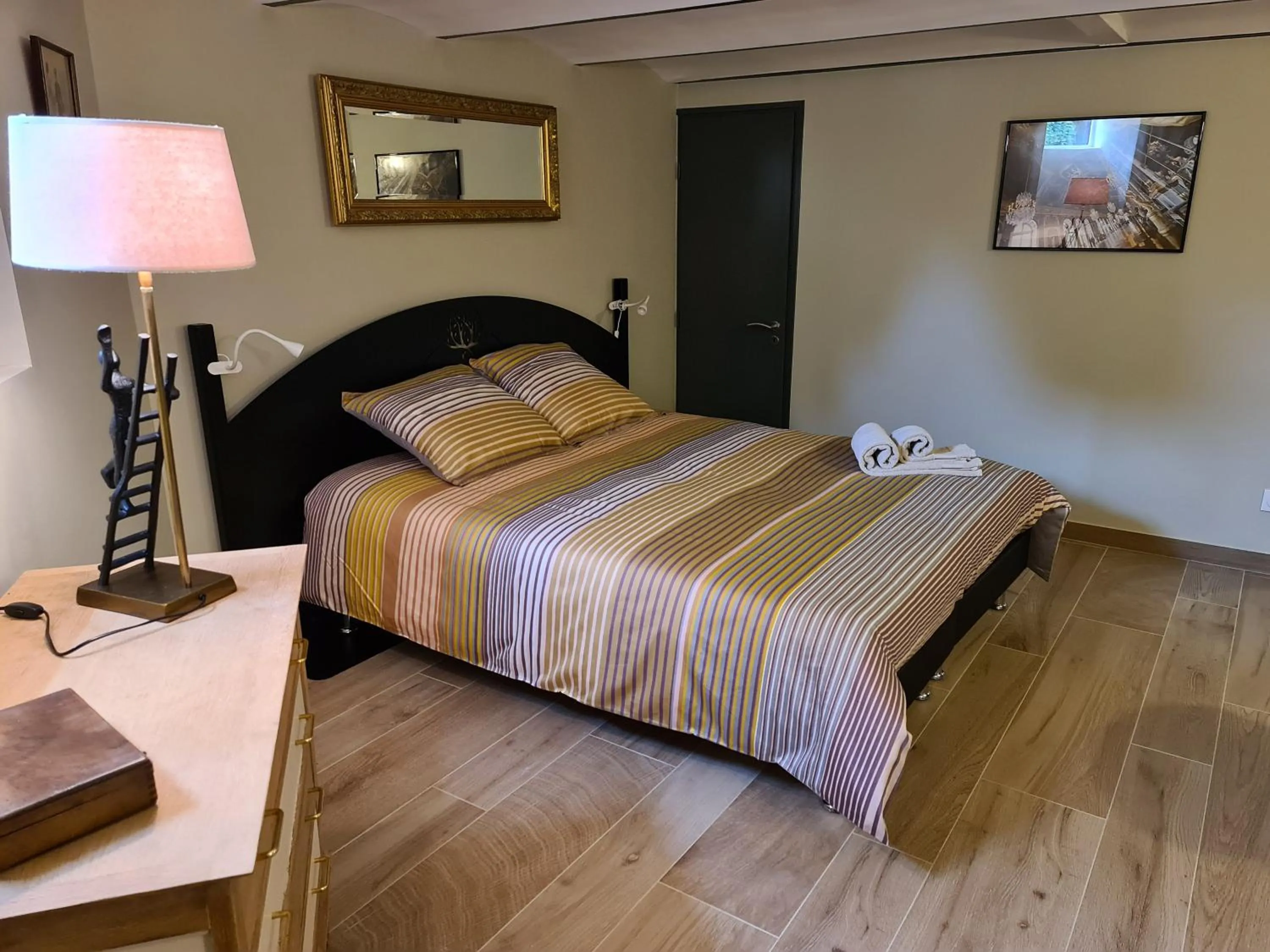 Bedroom, Bed in Bleautiful "Eugénie" Charmante Maison de ville