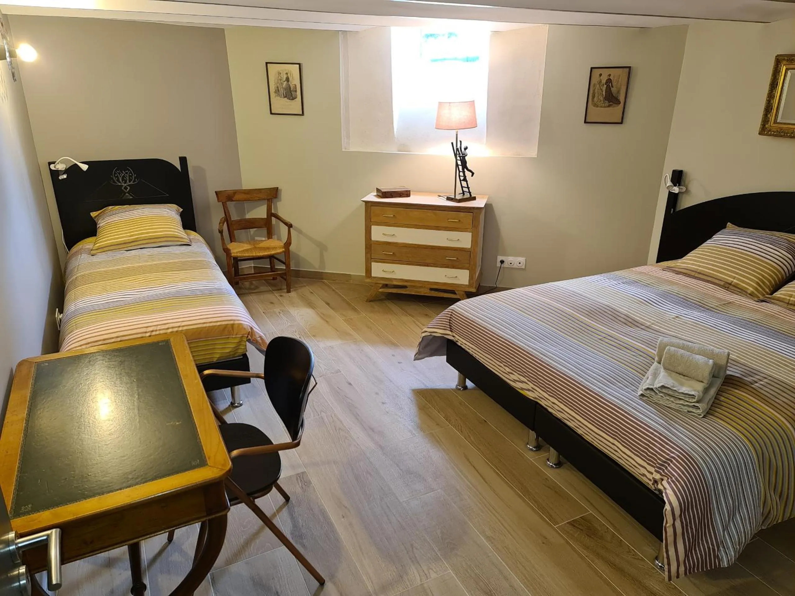 Bedroom, Bed in Bleautiful "Eugénie" Charmante Maison de ville