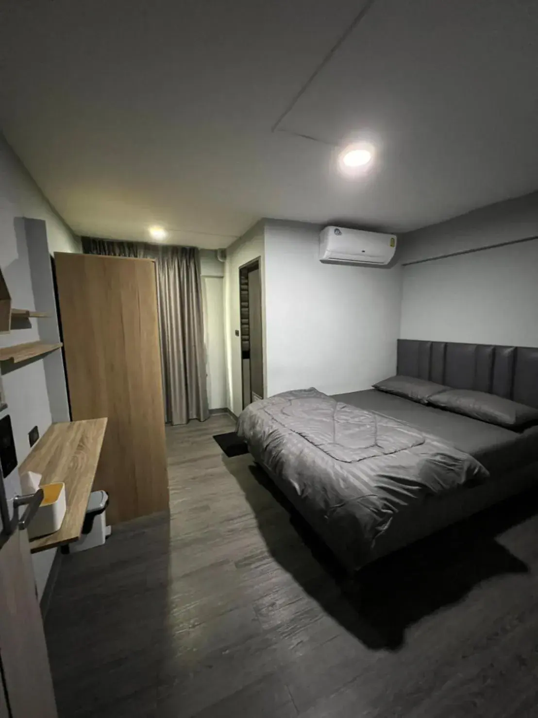 Photo of the whole room, Bed in W71 Photo of the whole room, Bed in W71