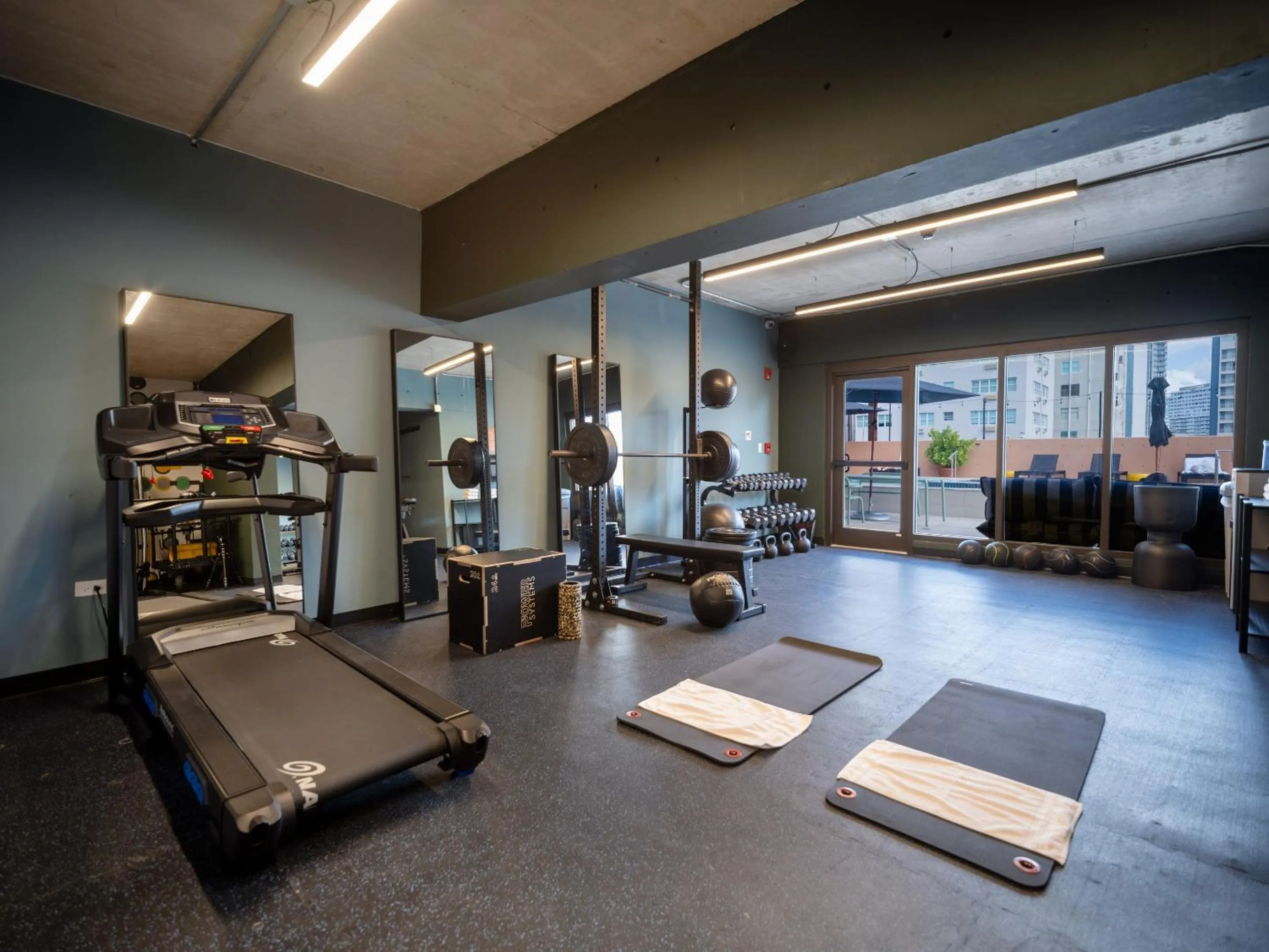 Fitness centre/facilities in HiBird- Apartment and Suites Hotel