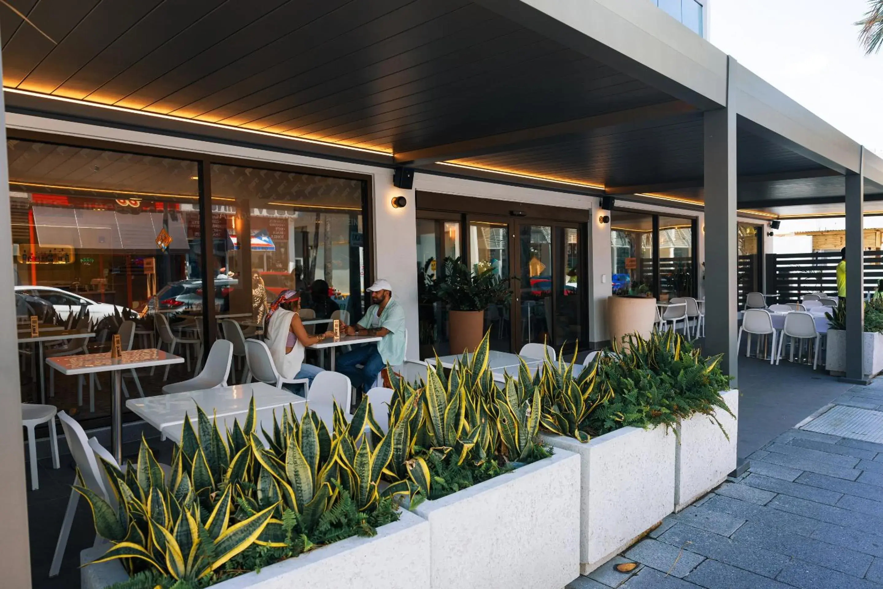 Restaurant/places to eat in HiBird- Apartment and Suites Hotel Restaurant/places to eat in HiBird- Apartment and Suites Hotel