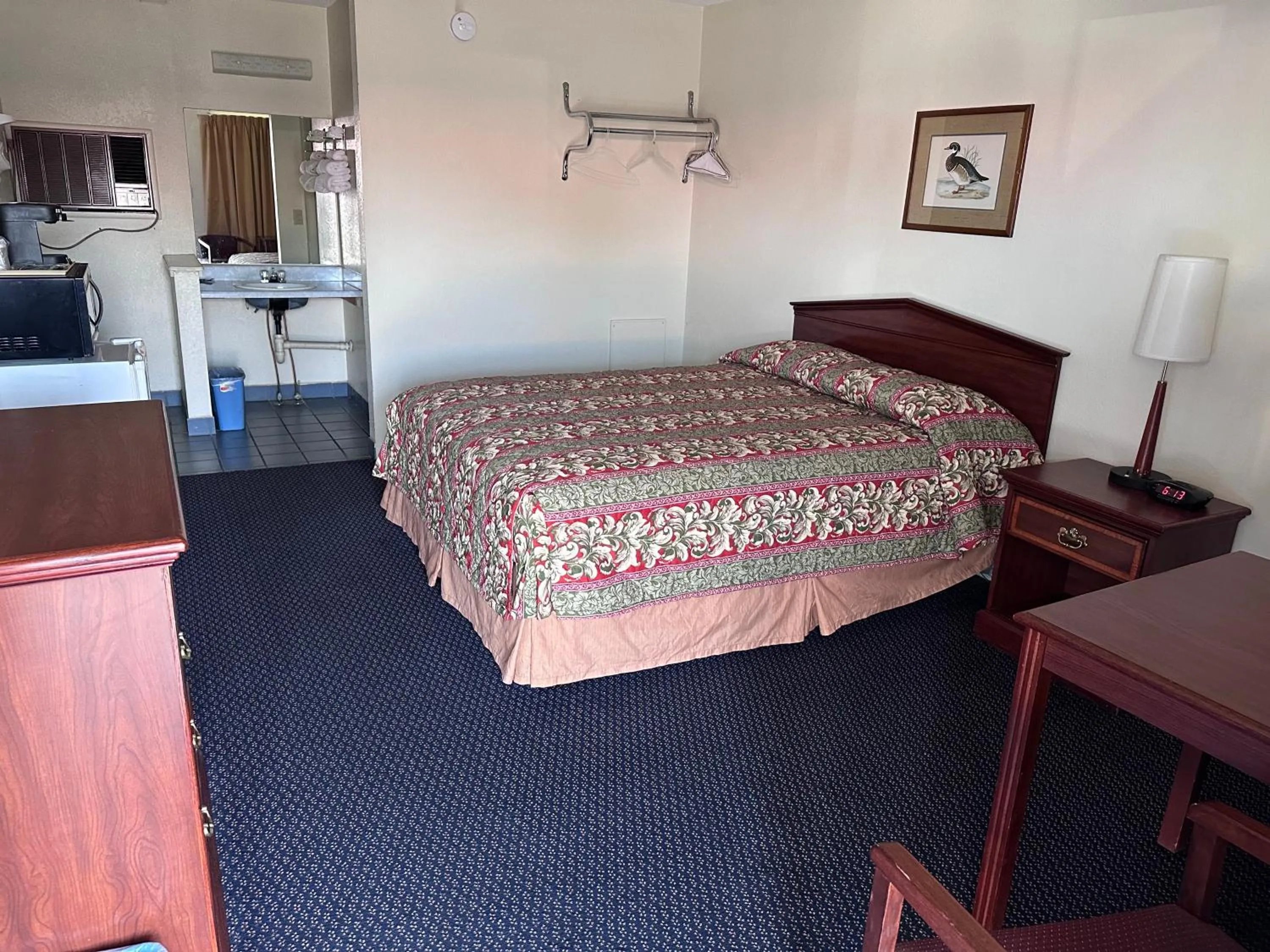 Deluxe Family Room in CRYSTAL MOTEL