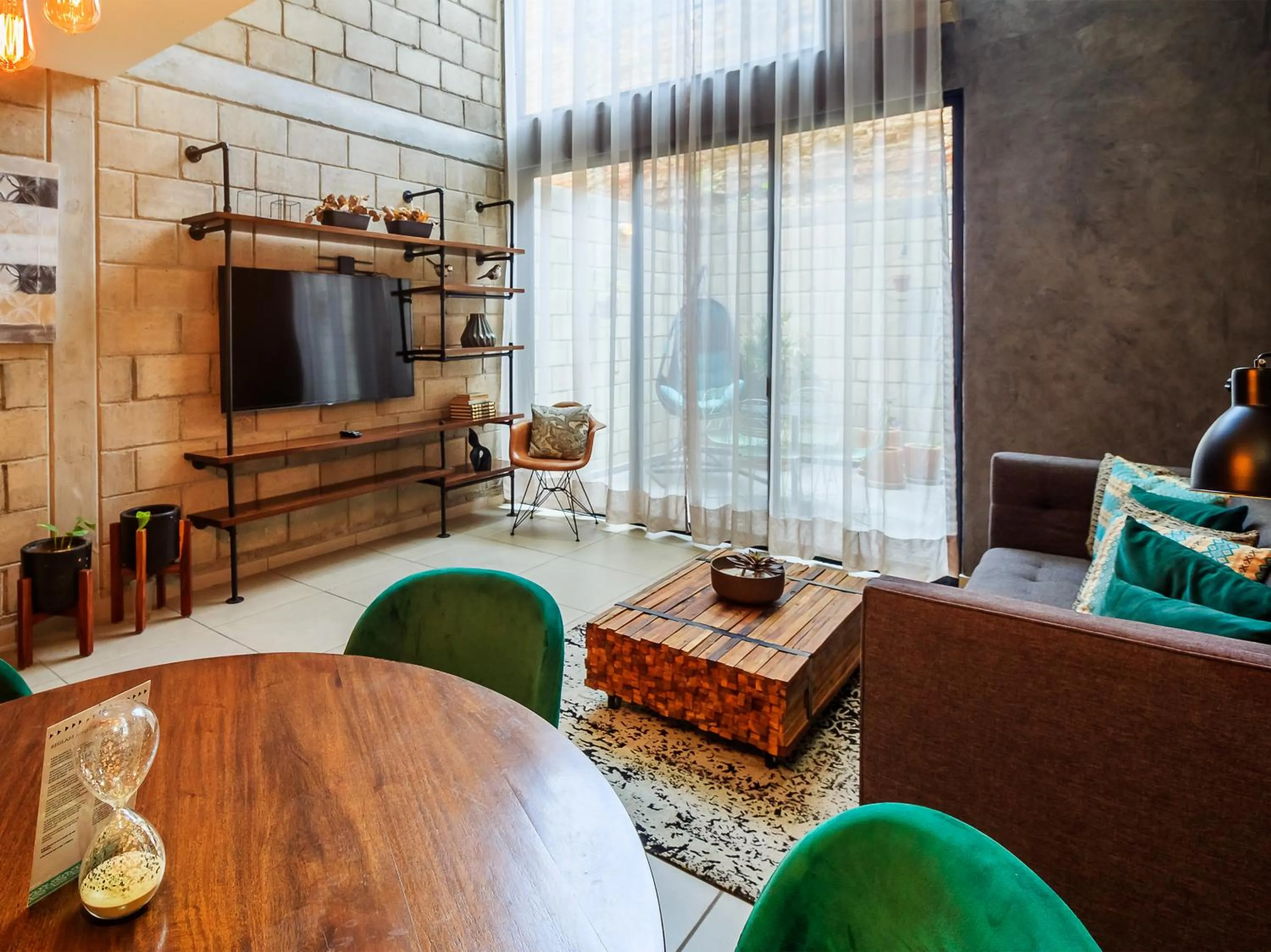 Communal lounge/ TV room in Tribu Centro Histórico