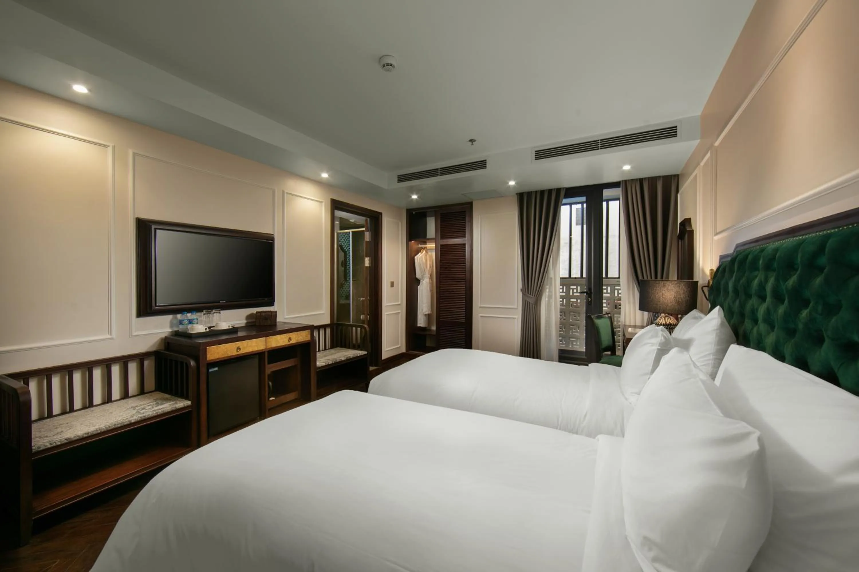 Bedroom, Bed in LeaH Silk Hotel