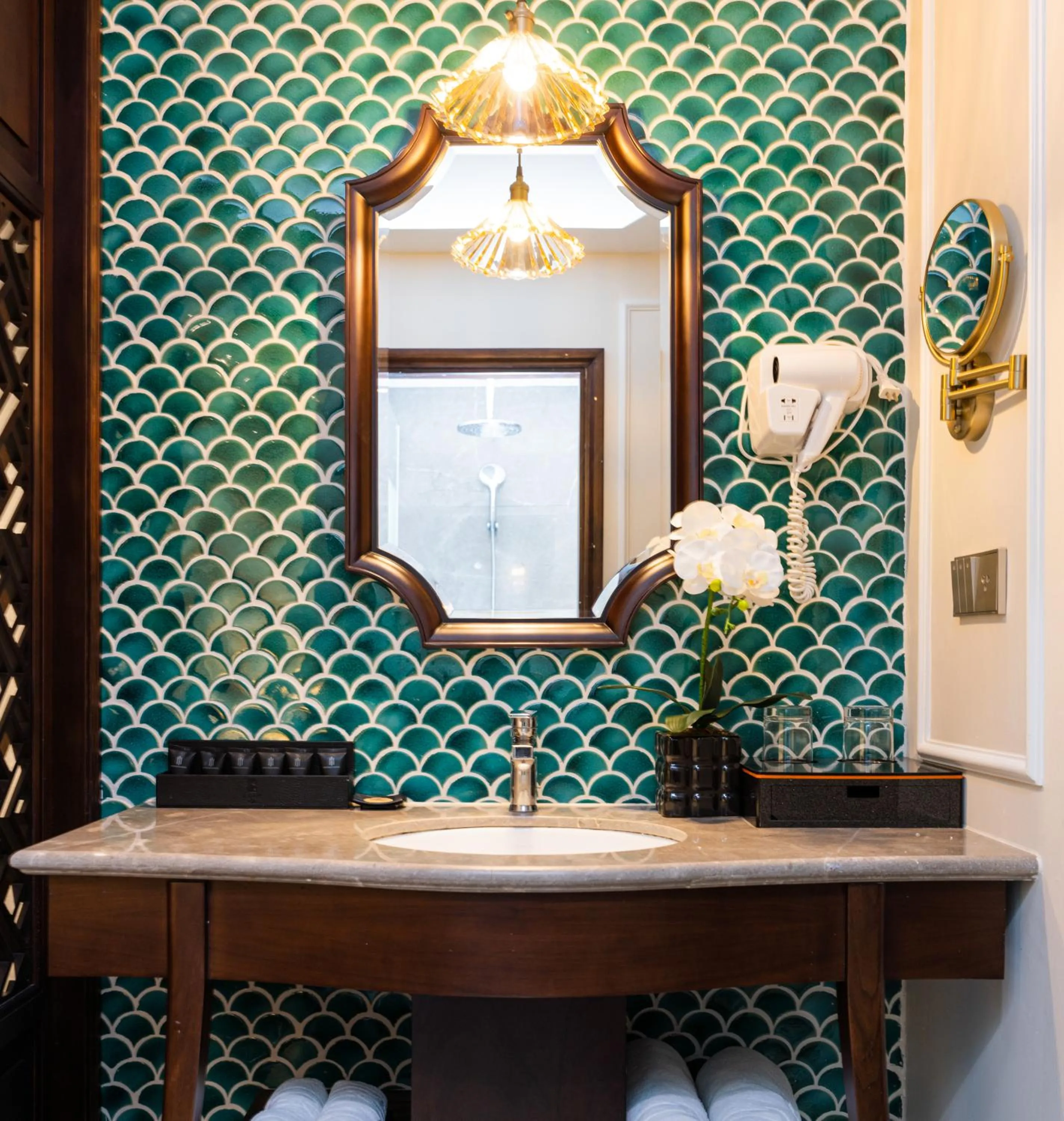 Bathroom in LeaH Silk Hotel