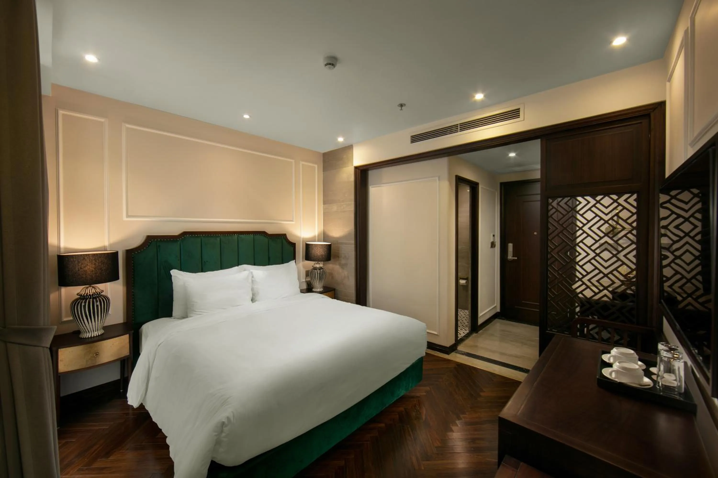 Bedroom, Bed in LeaH Silk Hotel