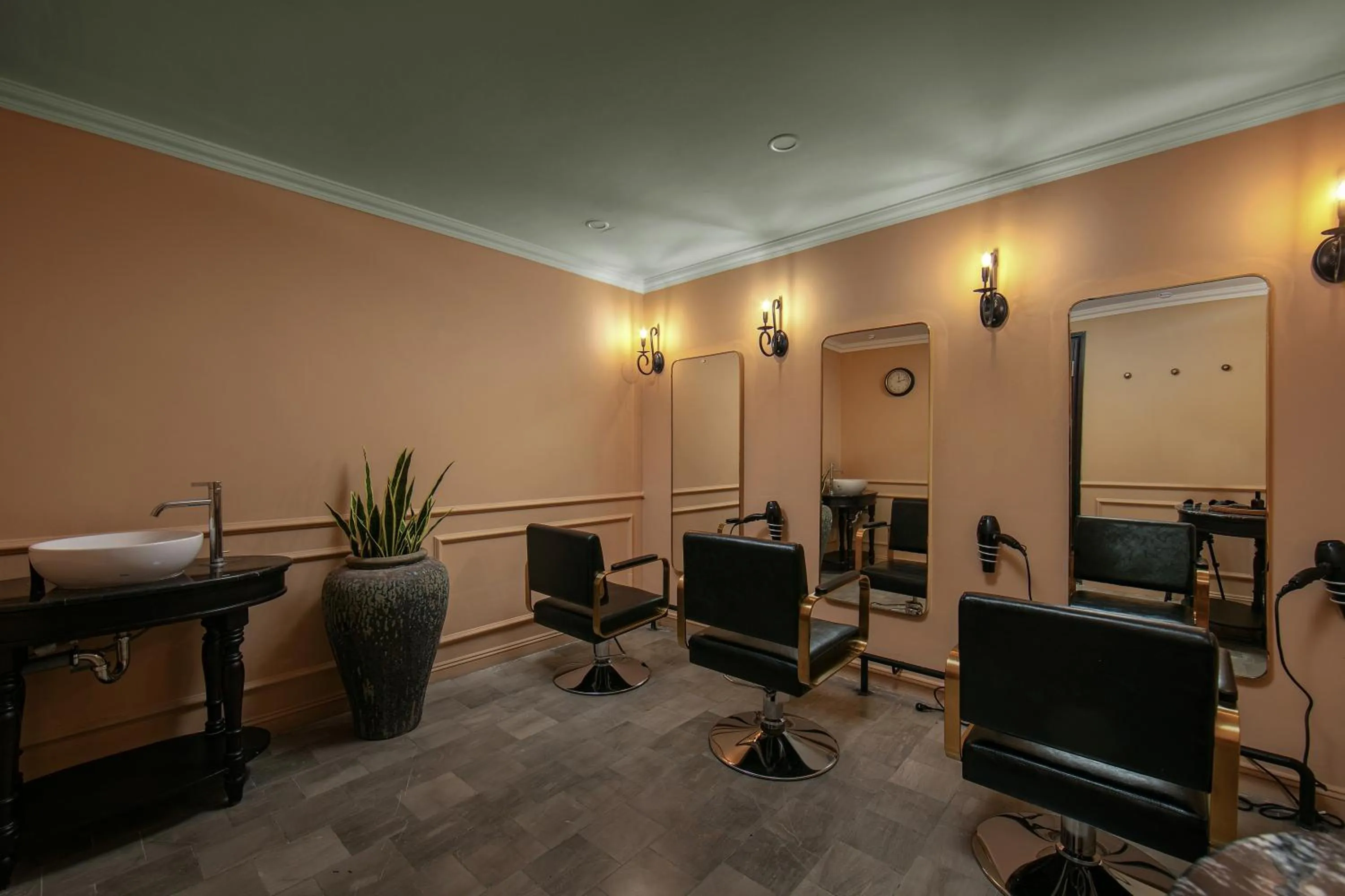 Massage in LeaH Silk Hotel