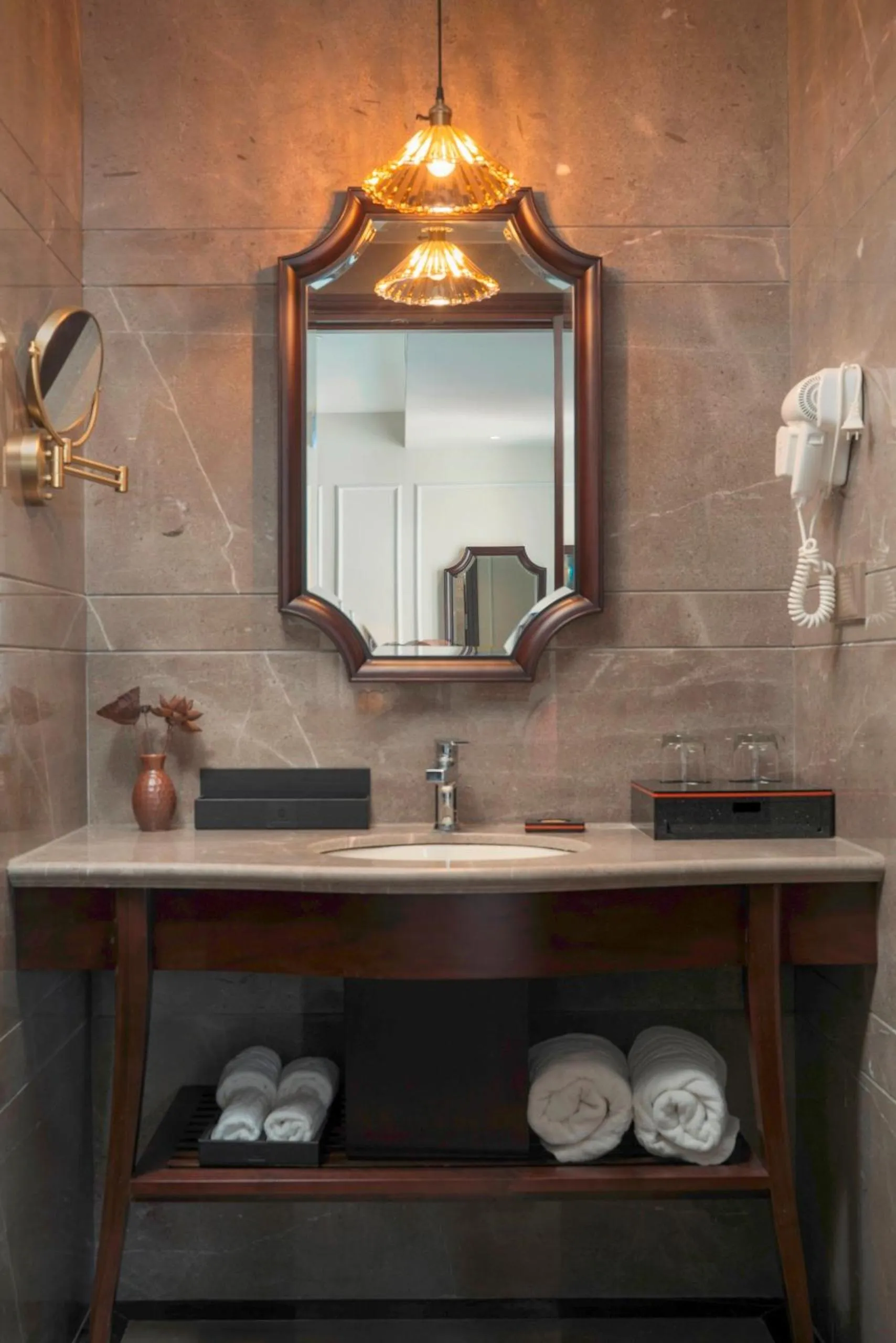 Bathroom in LeaH Silk Hotel