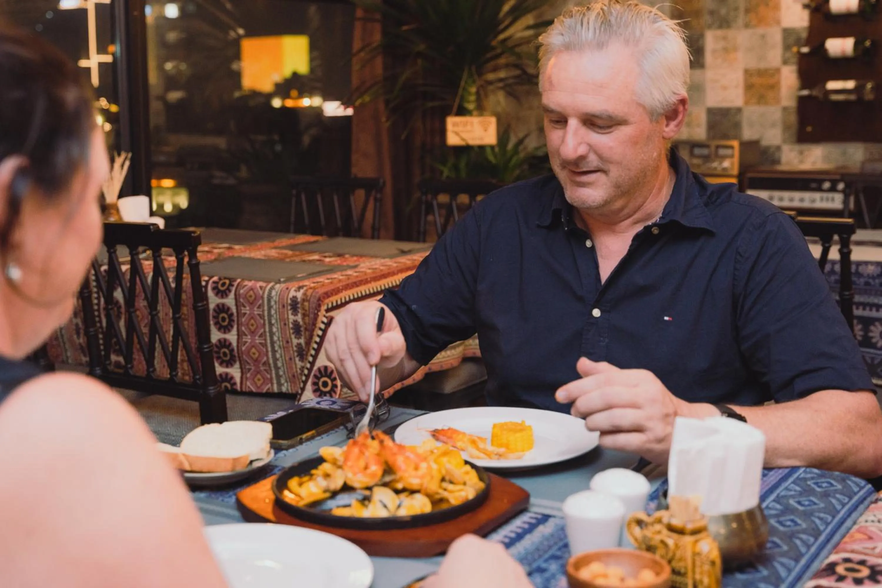 Restaurant/places to eat in LeaH Silk Hotel