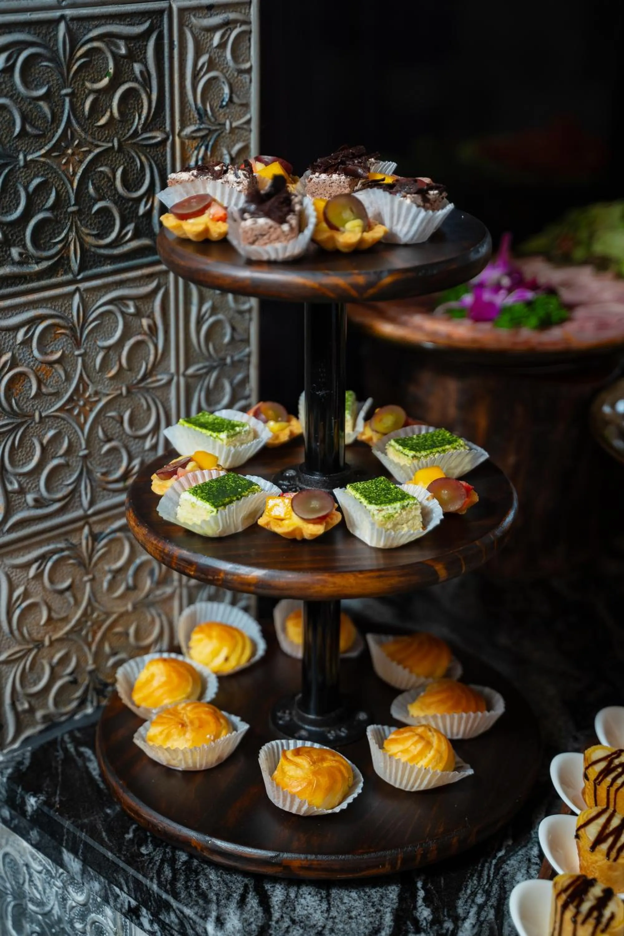 Restaurant/places to eat in LeaH Silk Hotel