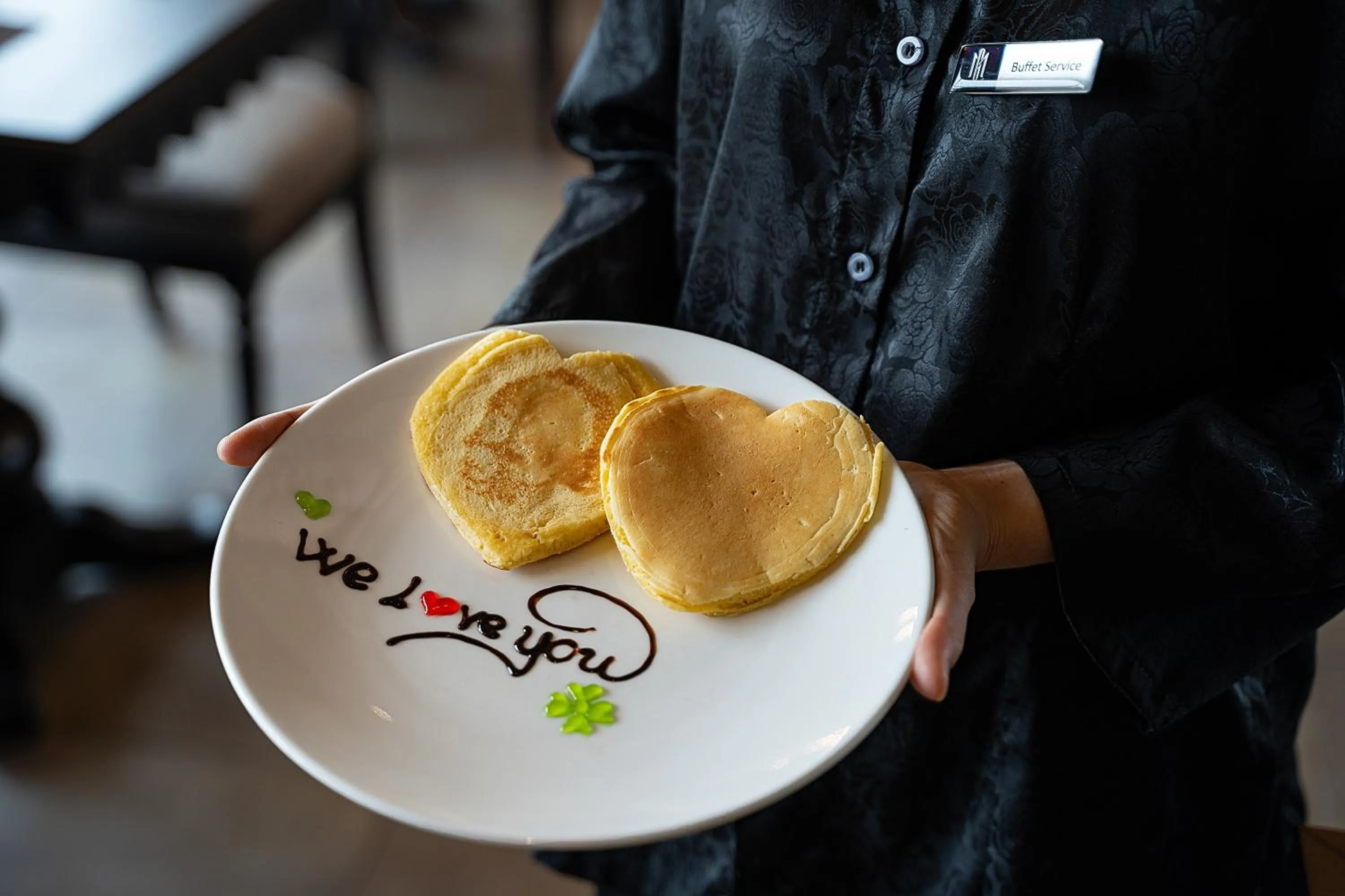 Restaurant/places to eat in LeaH Silk Hotel