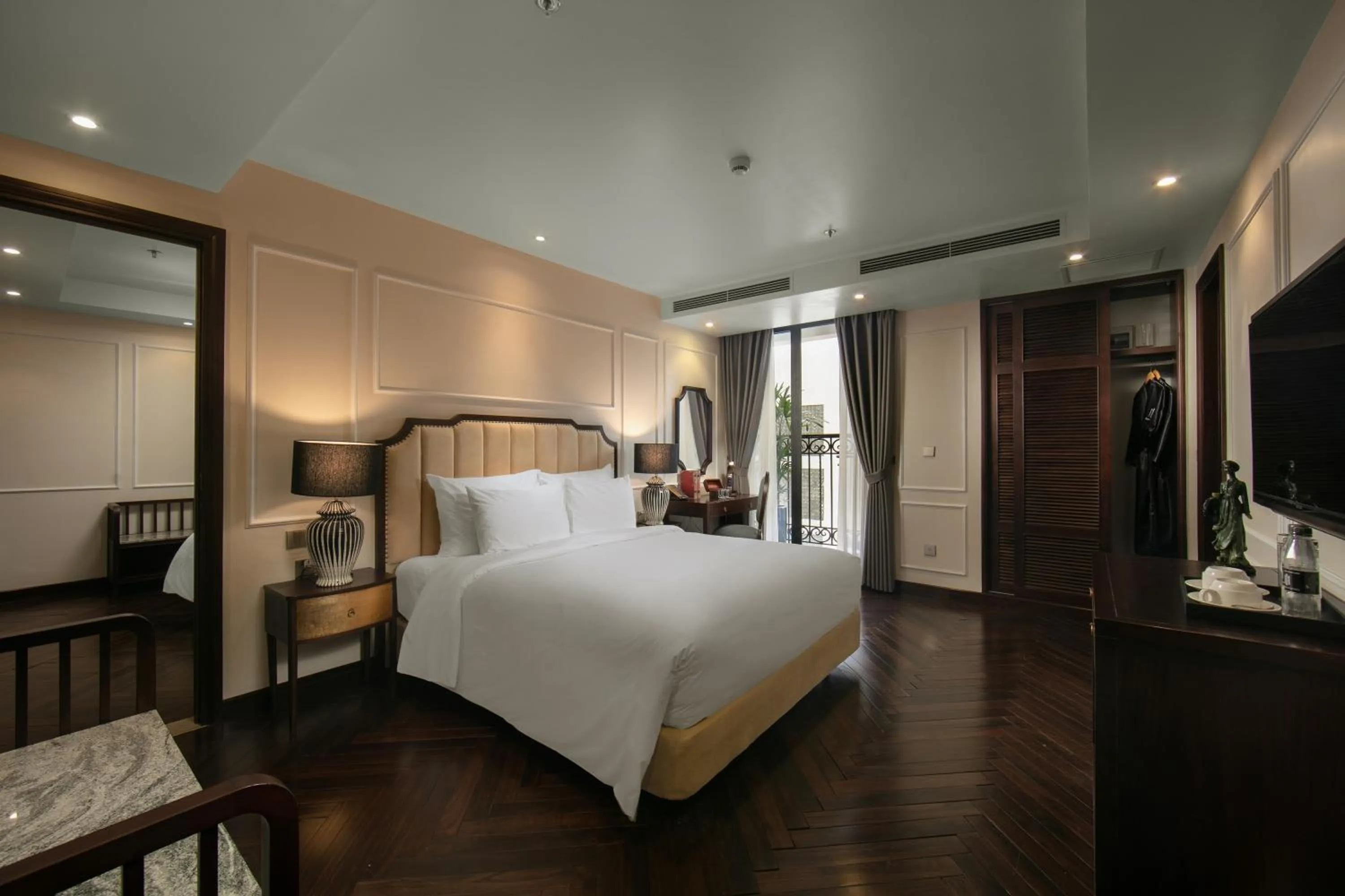 TV and multimedia, Bed in LeaH Silk Hotel