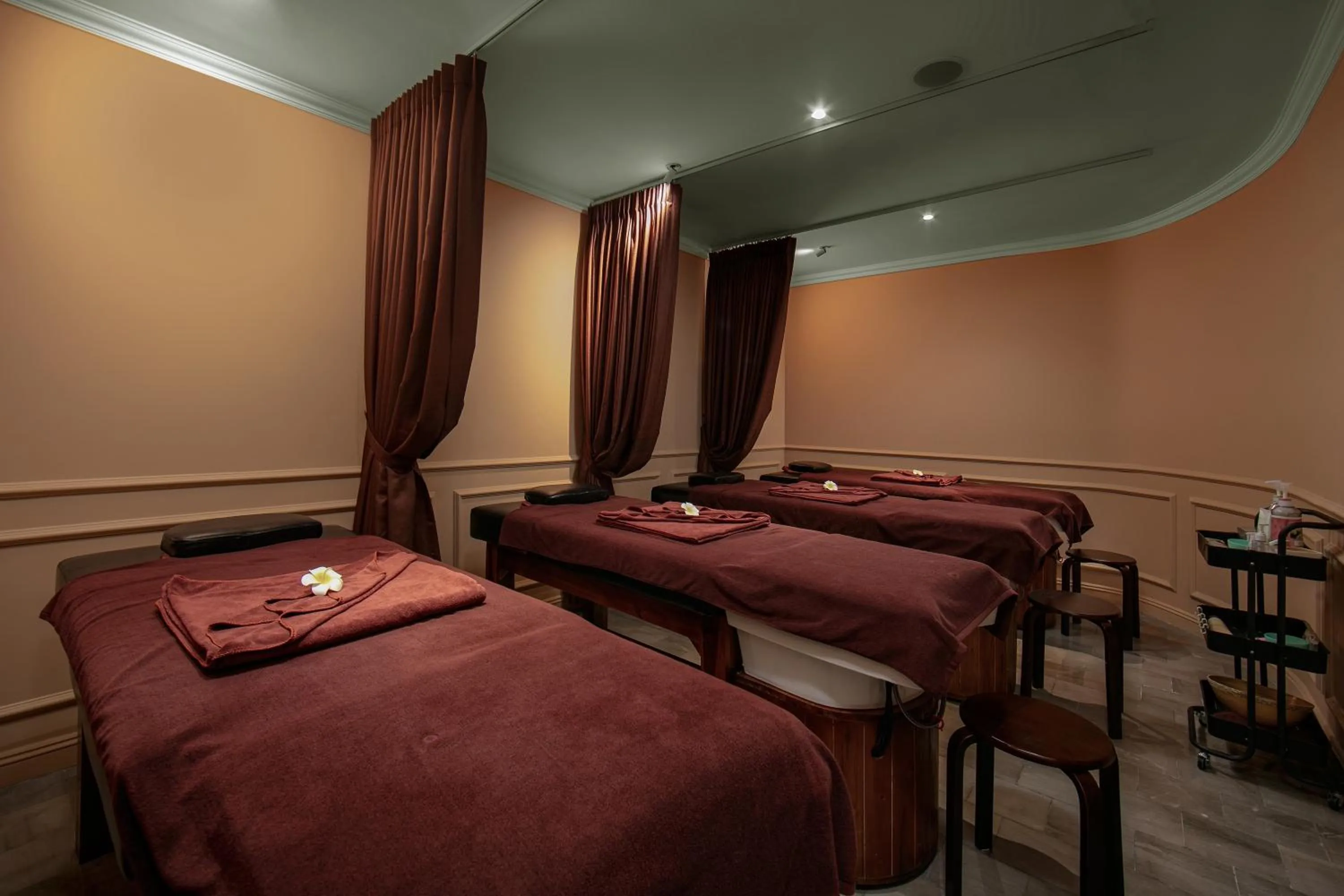 Massage in LeaH Silk Hotel