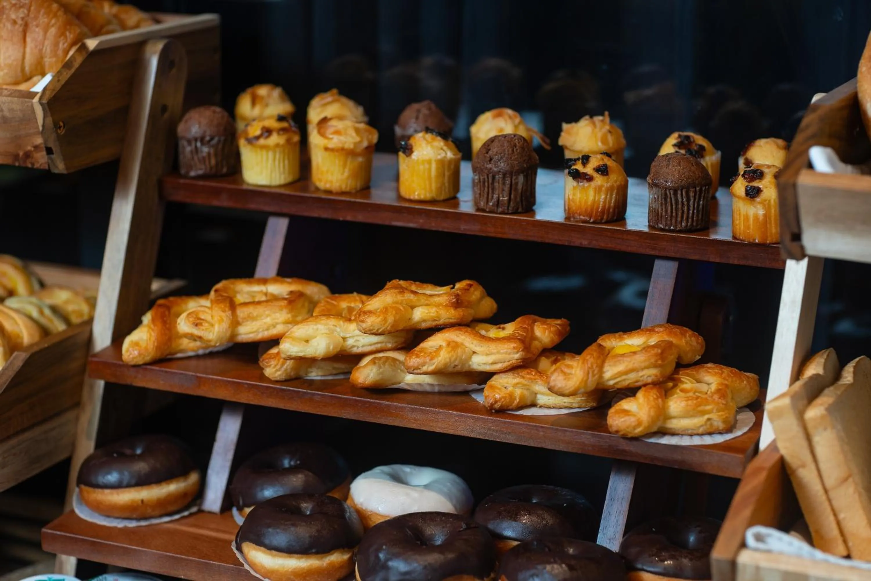 Restaurant/places to eat in LeaH Silk Hotel