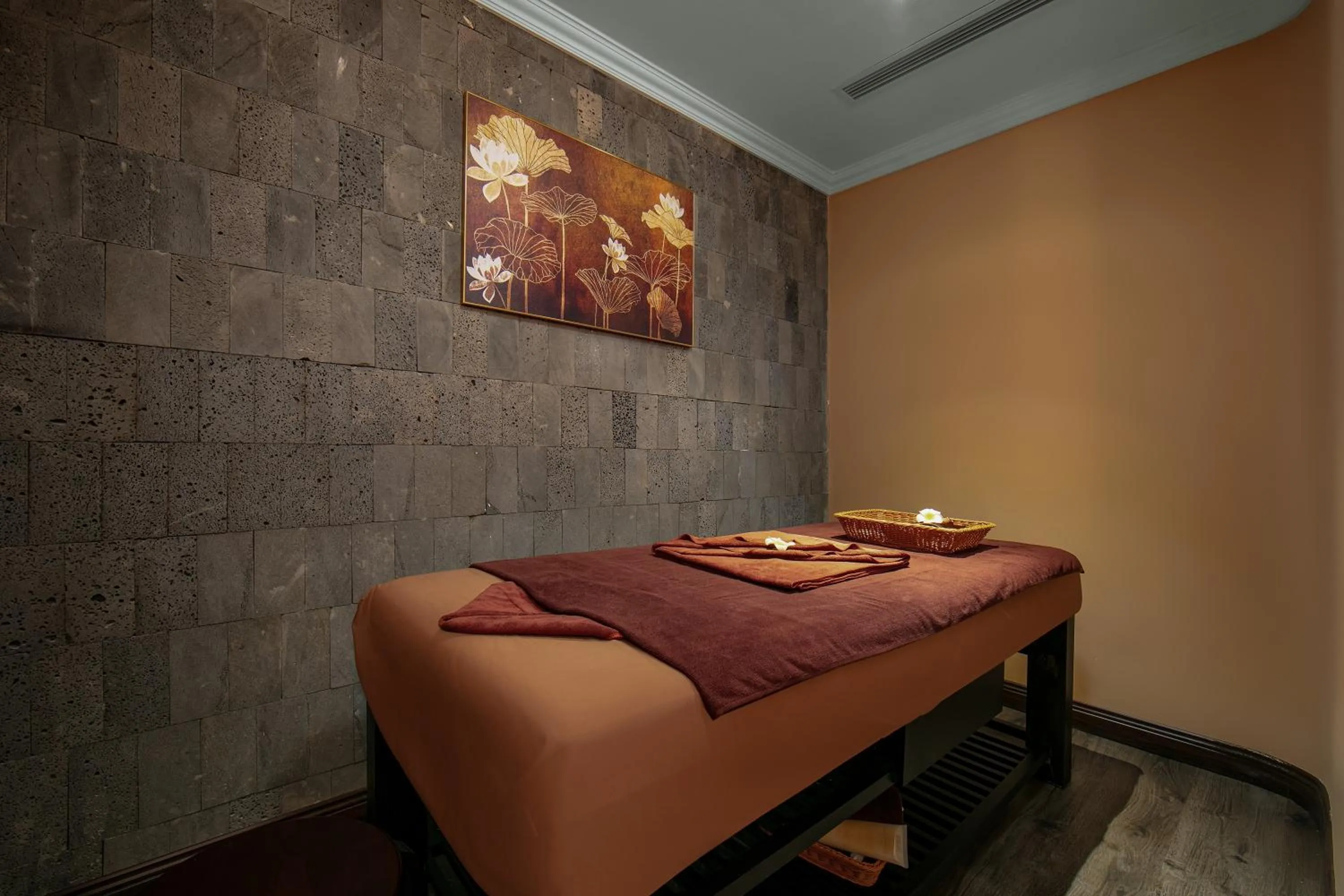 Massage in LeaH Silk Hotel