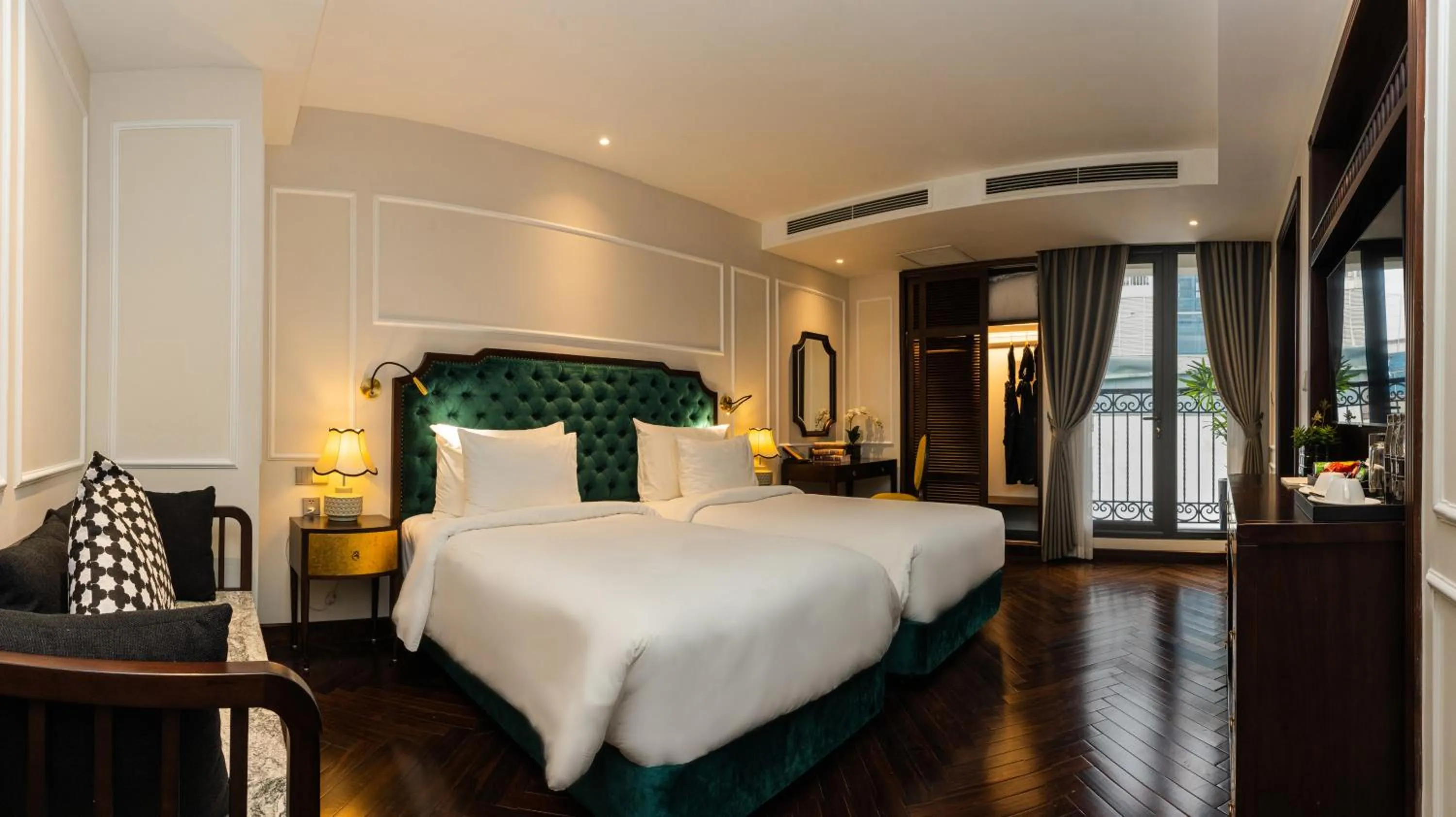 Bedroom, Bed in LeaH Silk Hotel