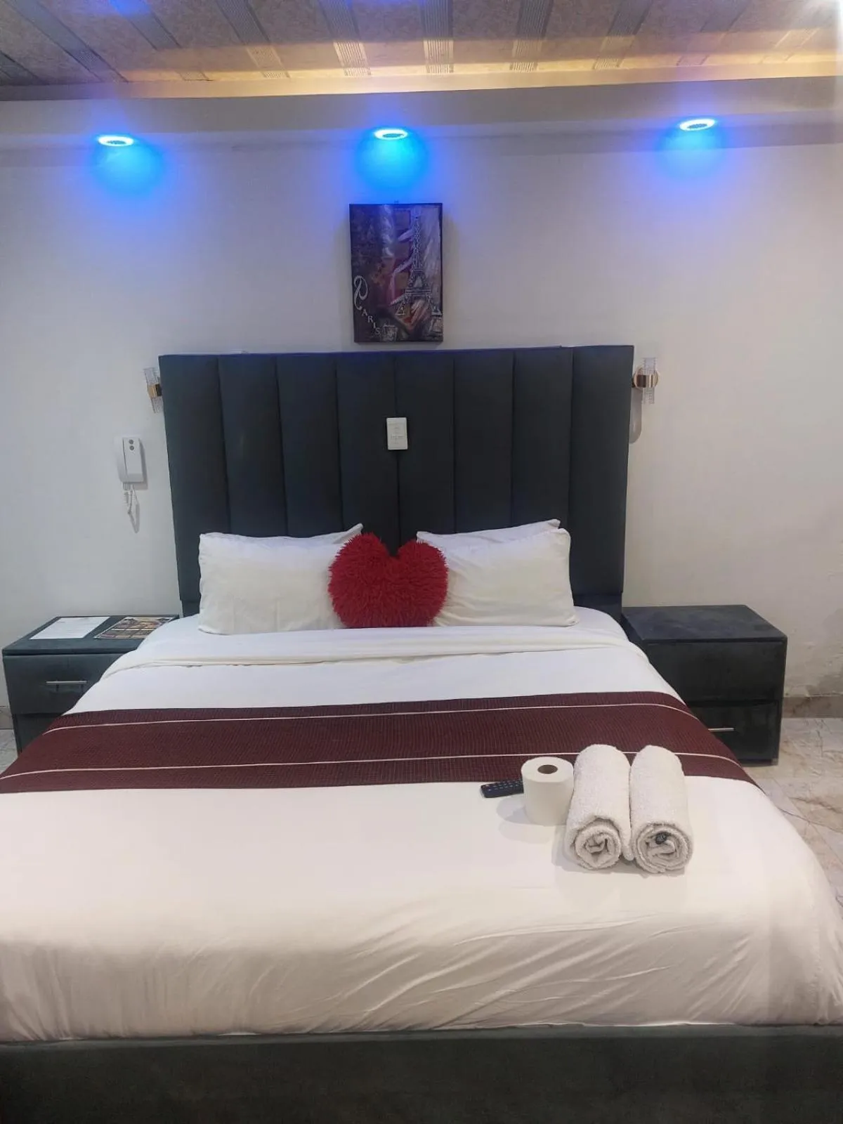 Bed in Gold Crown International Hotel Johannesburg