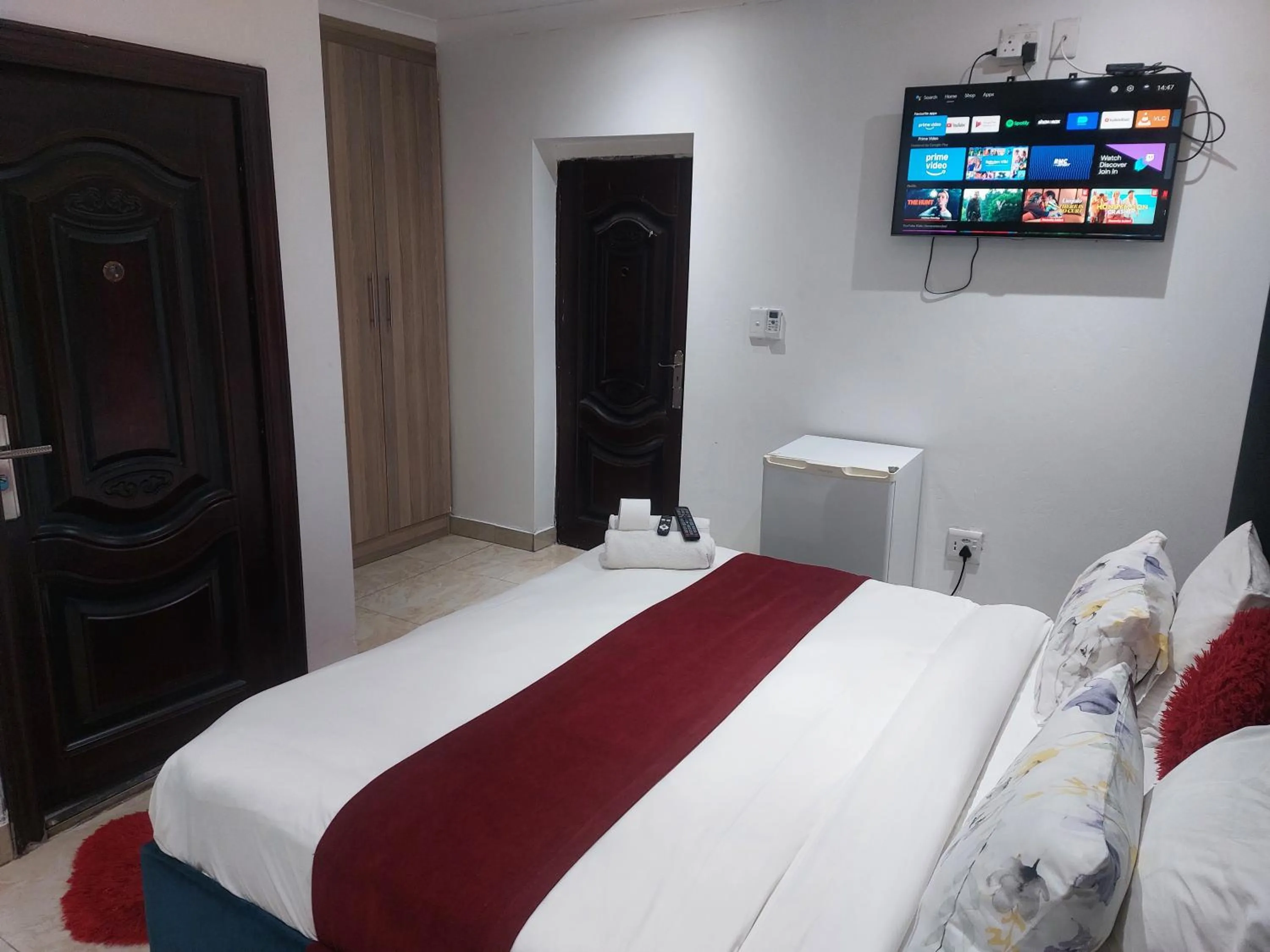 Bed in Gold Crown International Hotel Johannesburg