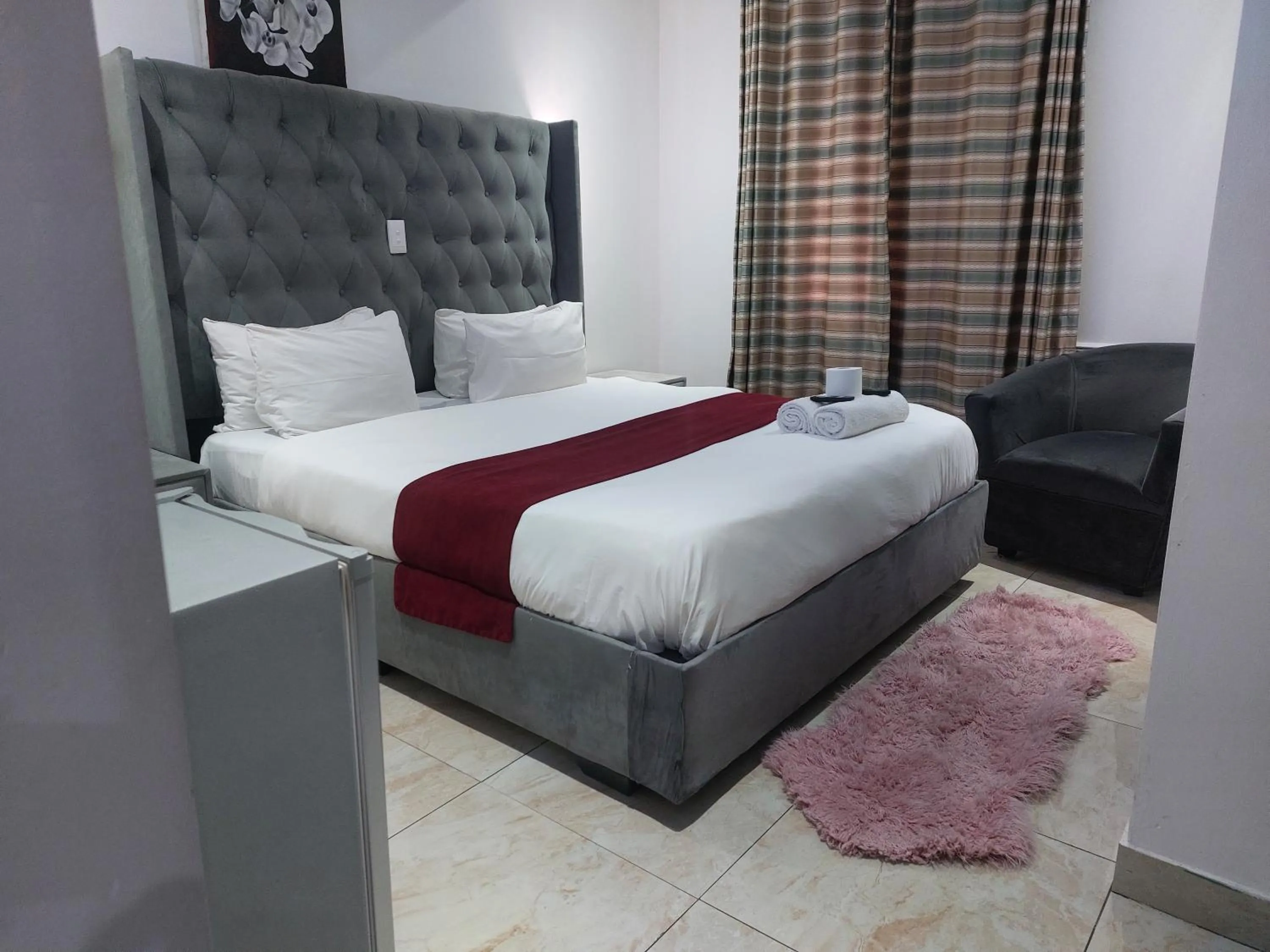 Bed in Gold Crown International Hotel Johannesburg