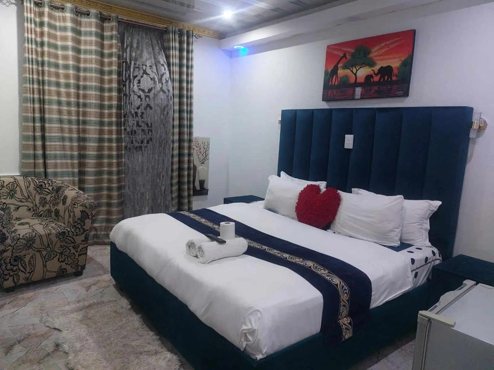 Bed in Gold Crown International Hotel Johannesburg