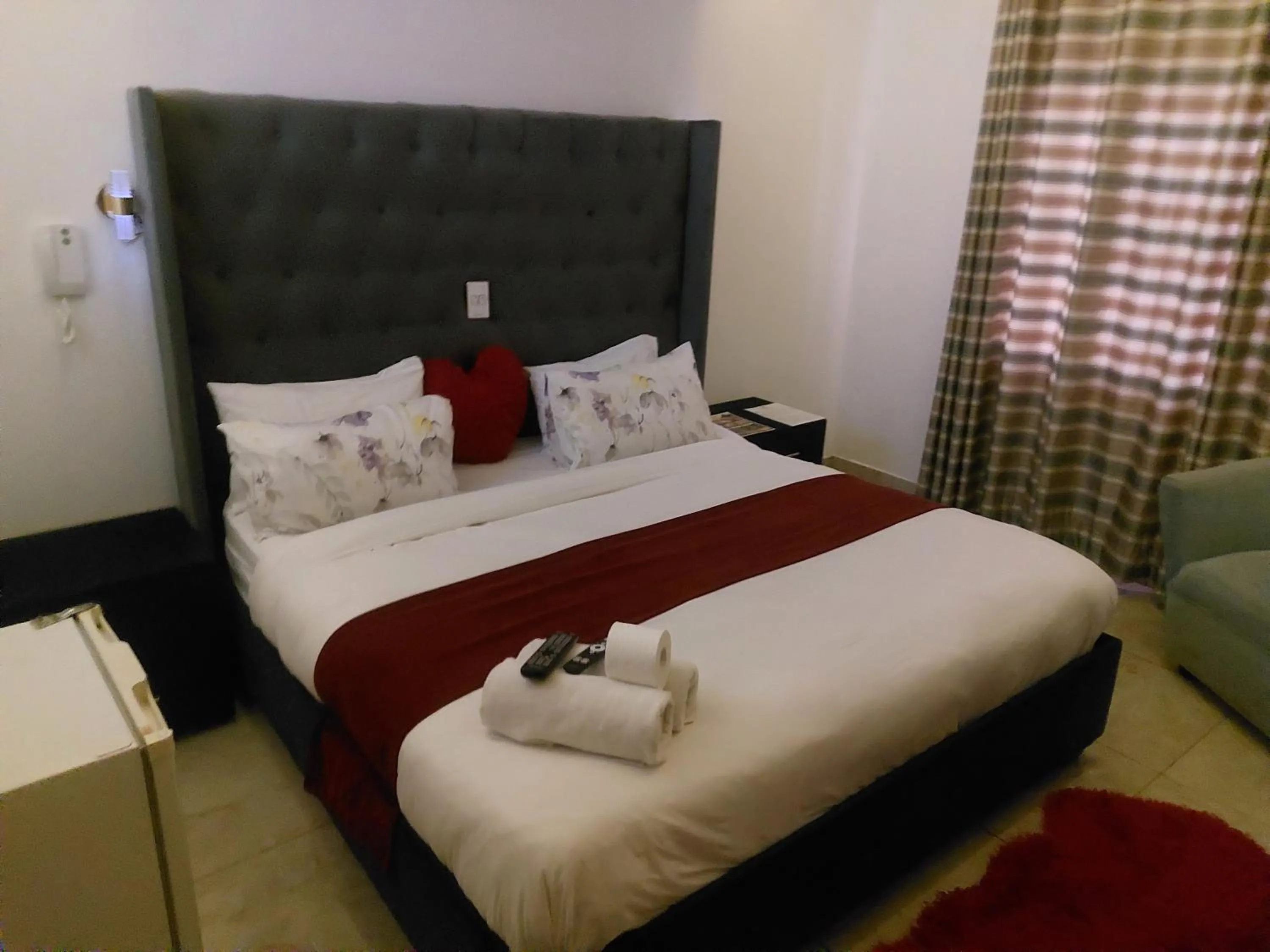 Bed in Gold Crown International Hotel Johannesburg