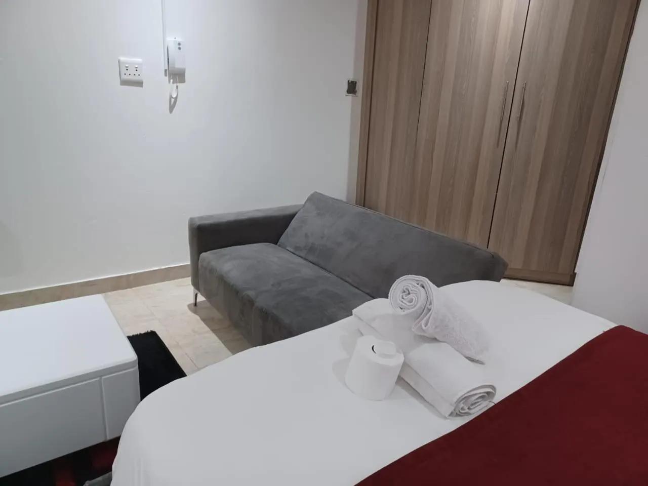 Bed in Gold Crown International Hotel Johannesburg