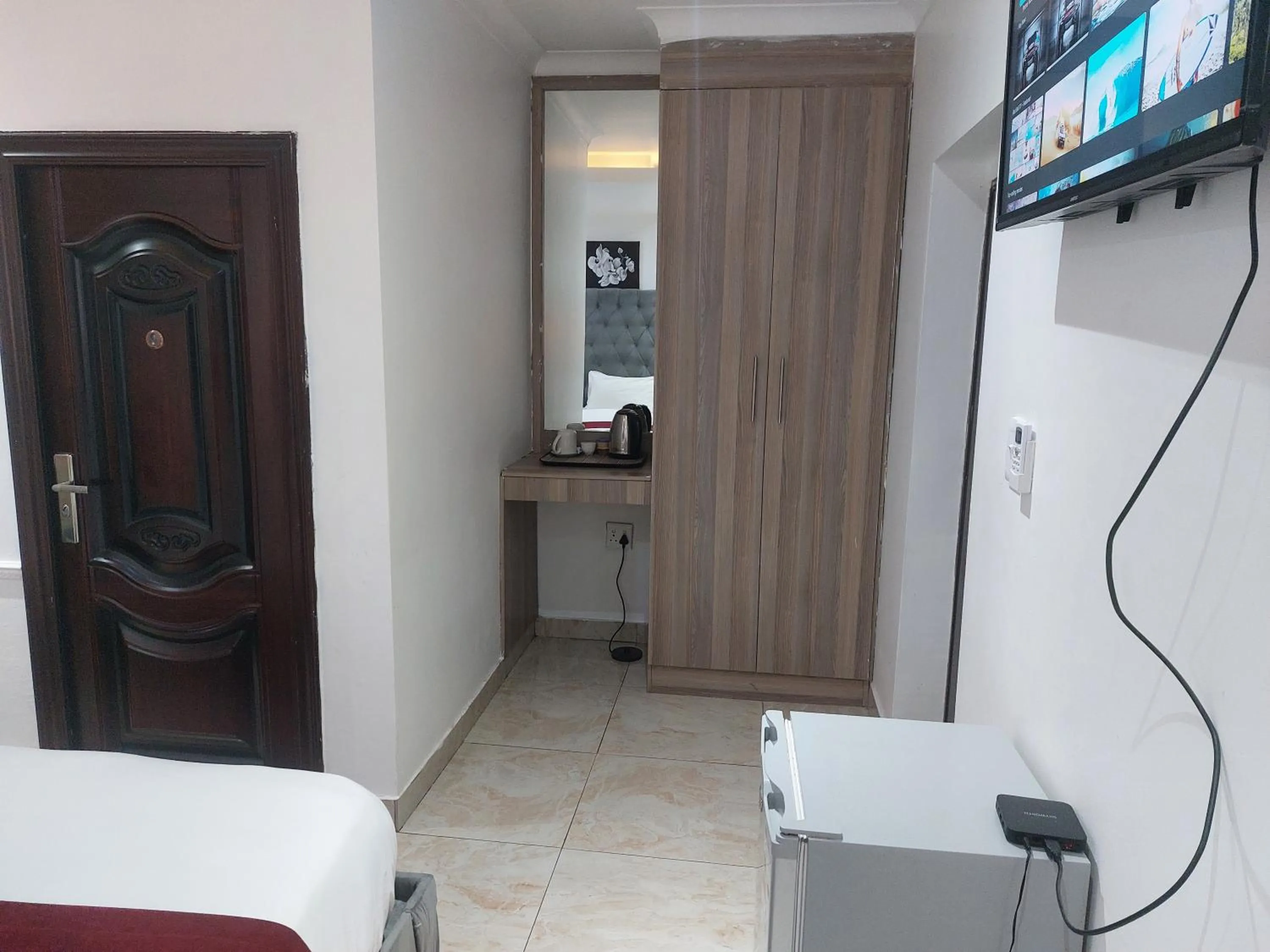 TV and multimedia in Gold Crown International Hotel Johannesburg