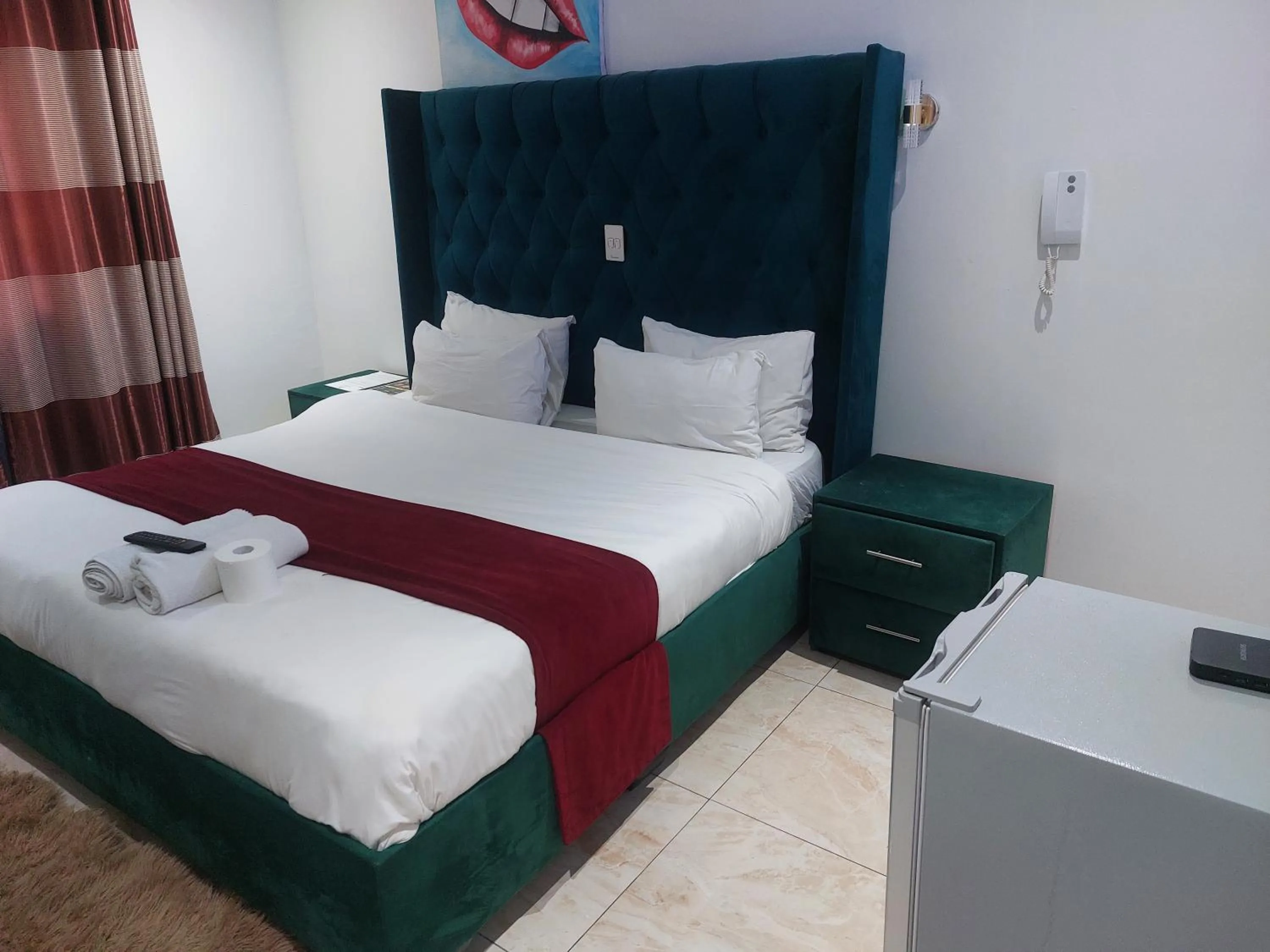 Bed in Gold Crown International Hotel Johannesburg