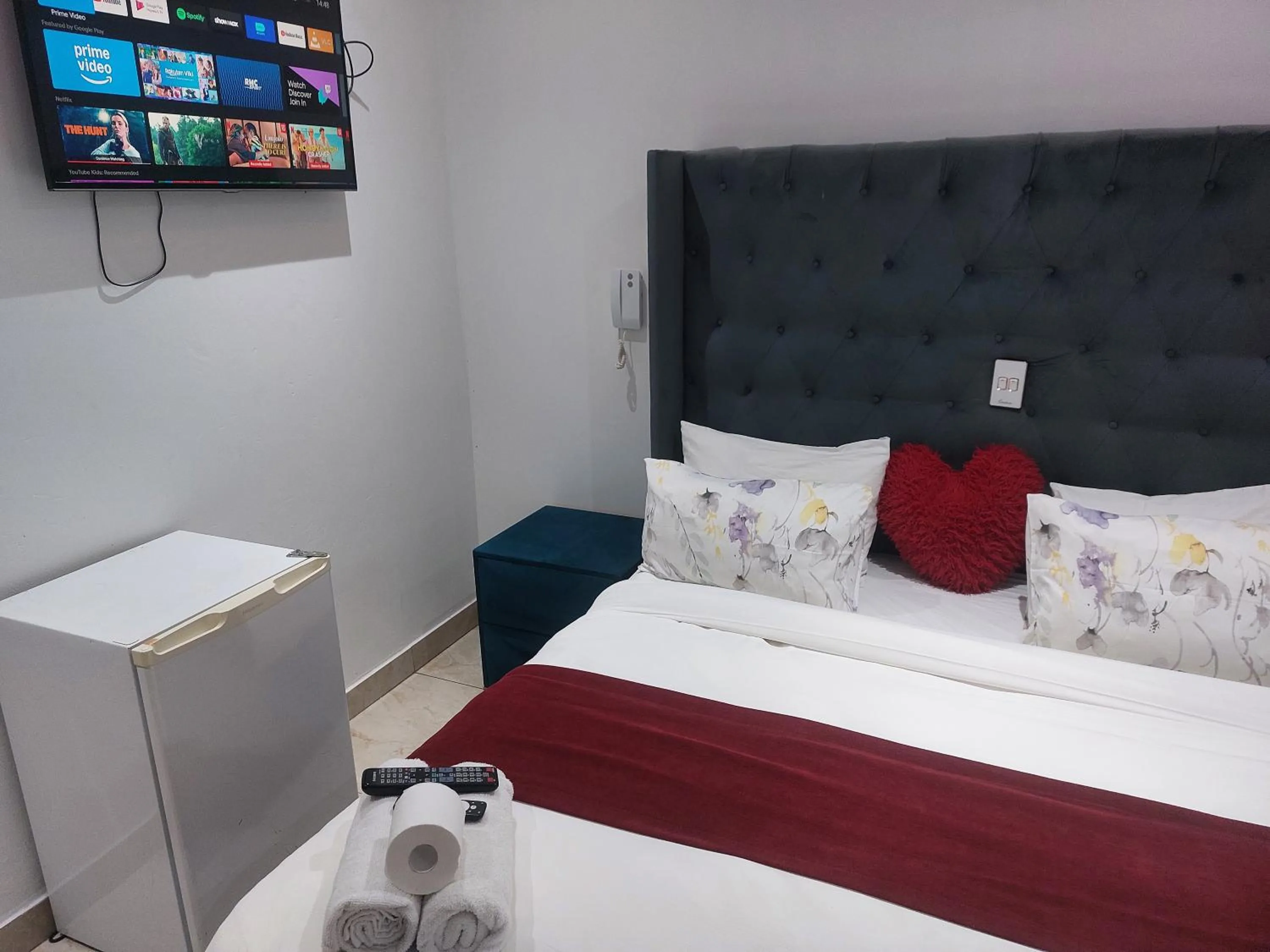 Bed in Gold Crown International Hotel Johannesburg