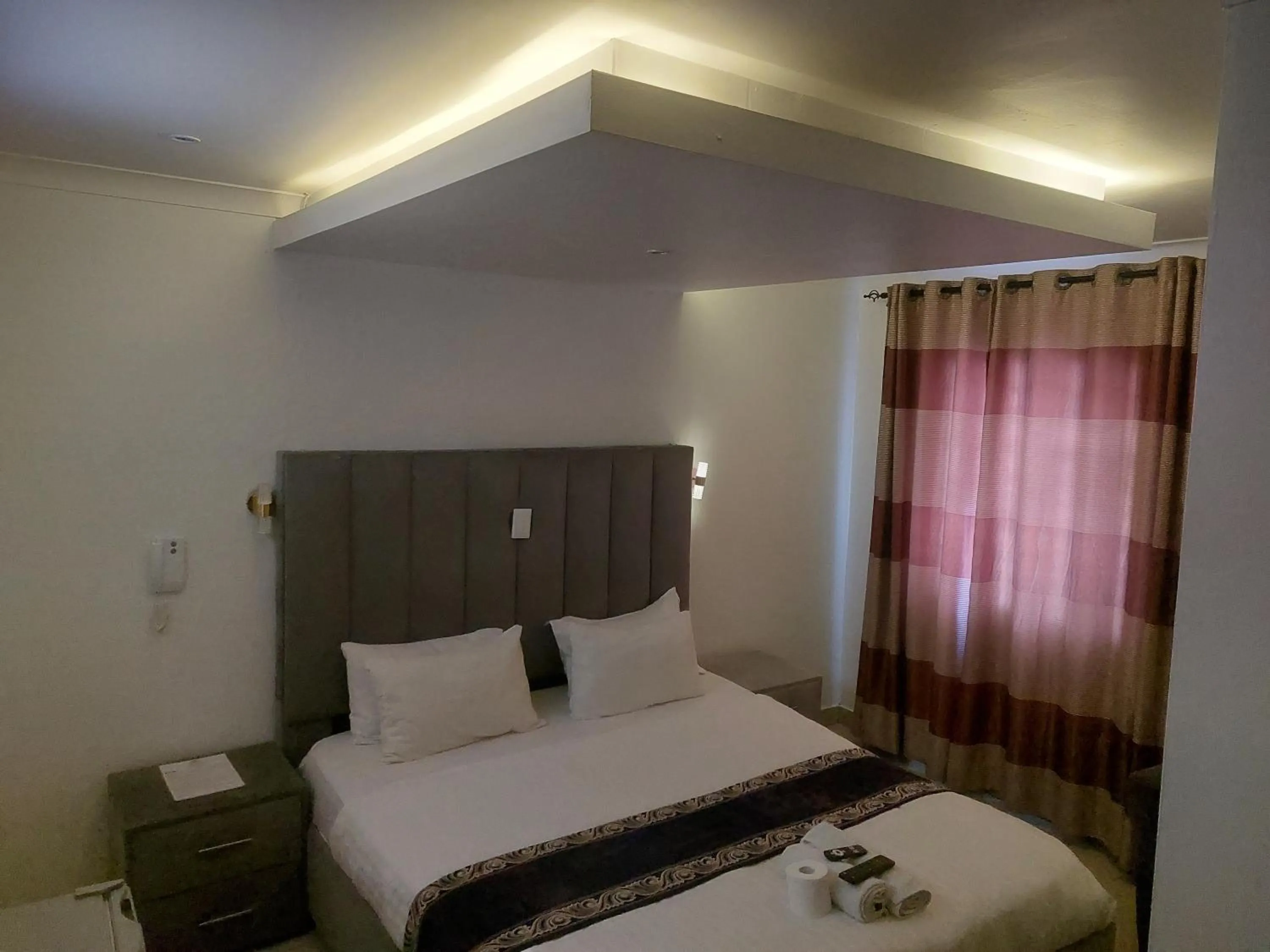 Bed in Gold Crown International Hotel Johannesburg