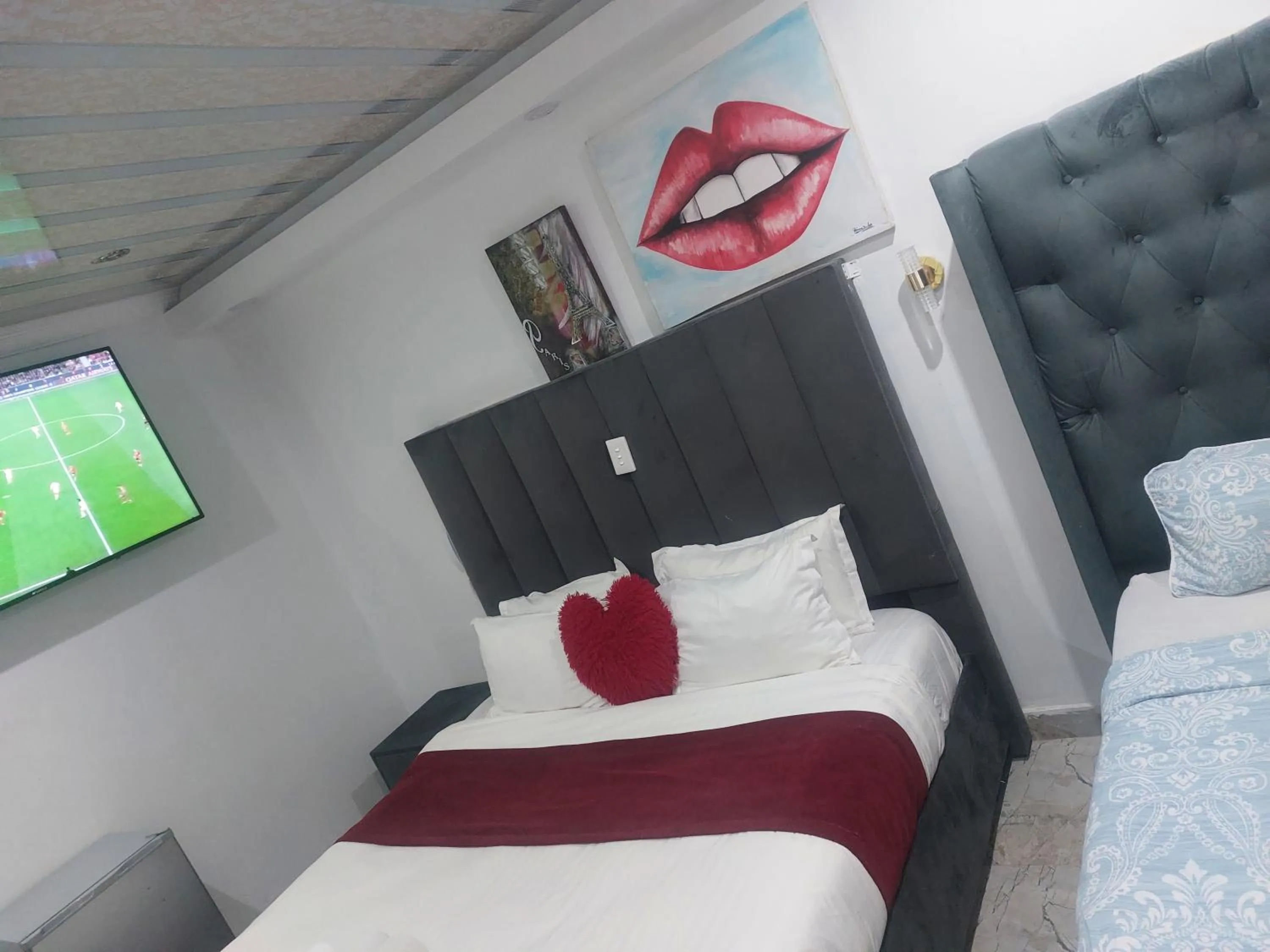 TV and multimedia, Bed in Gold Crown International Hotel Johannesburg