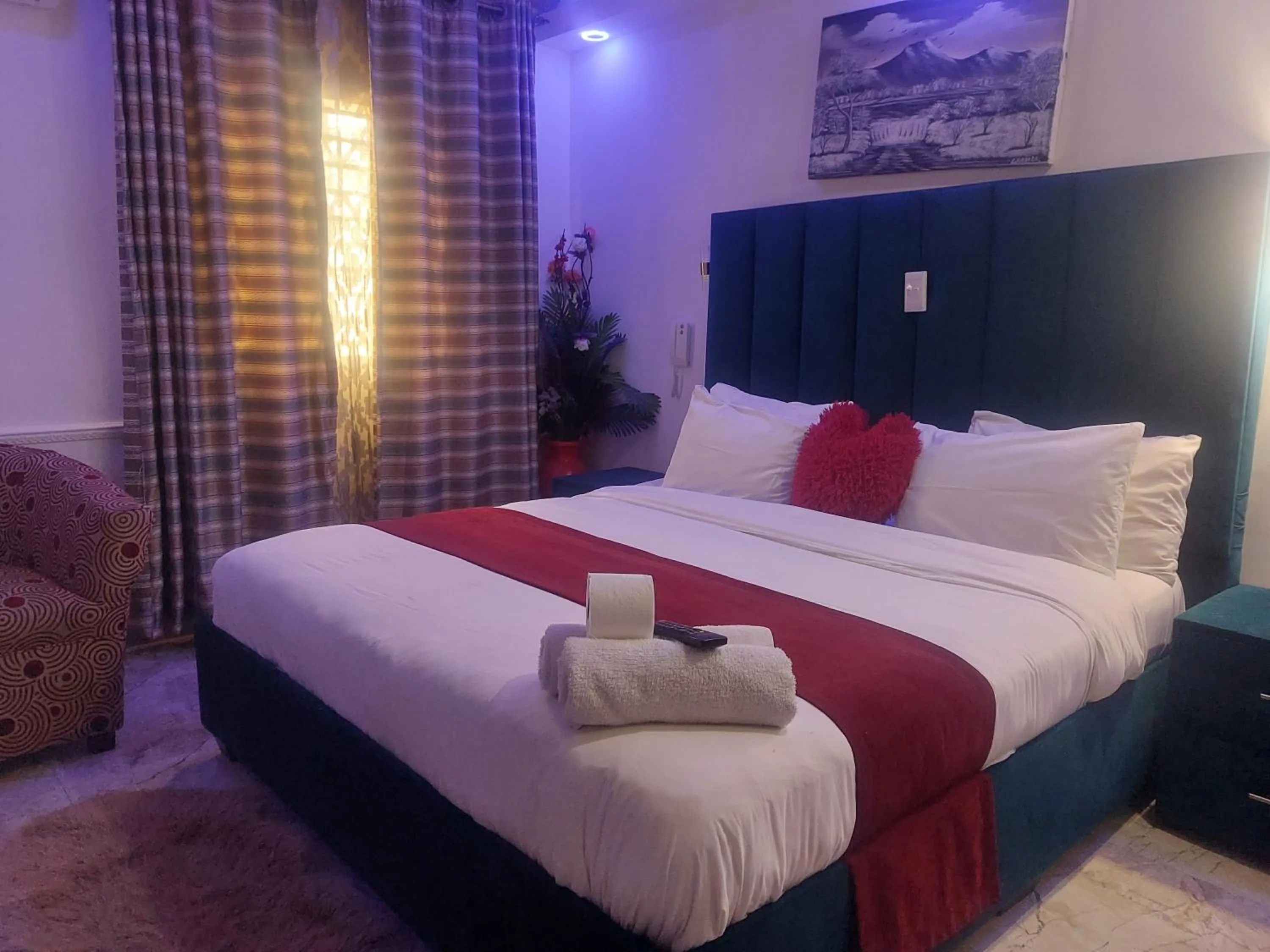 Bed in Gold Crown International Hotel Johannesburg