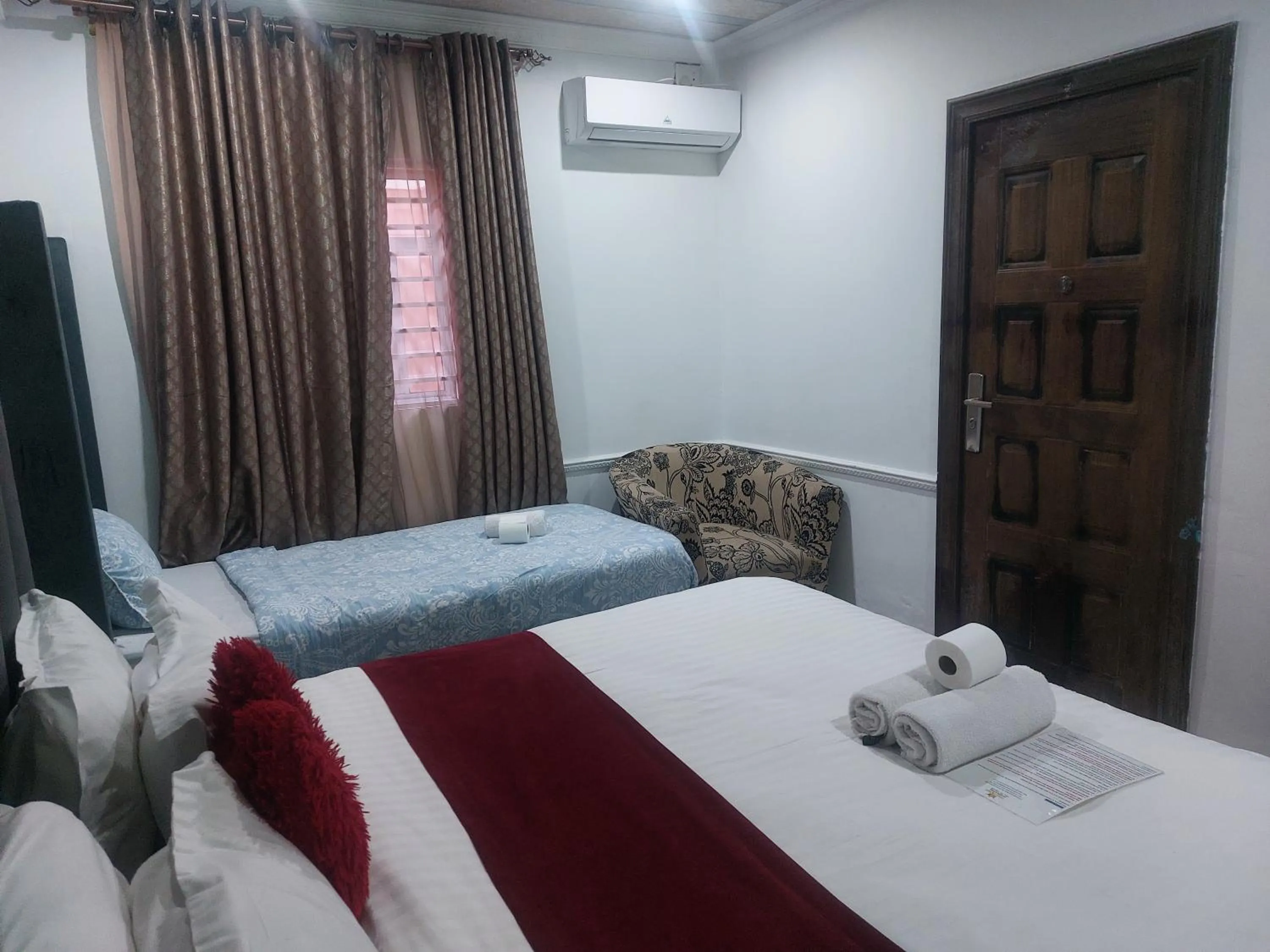 Bed in Gold Crown International Hotel Johannesburg