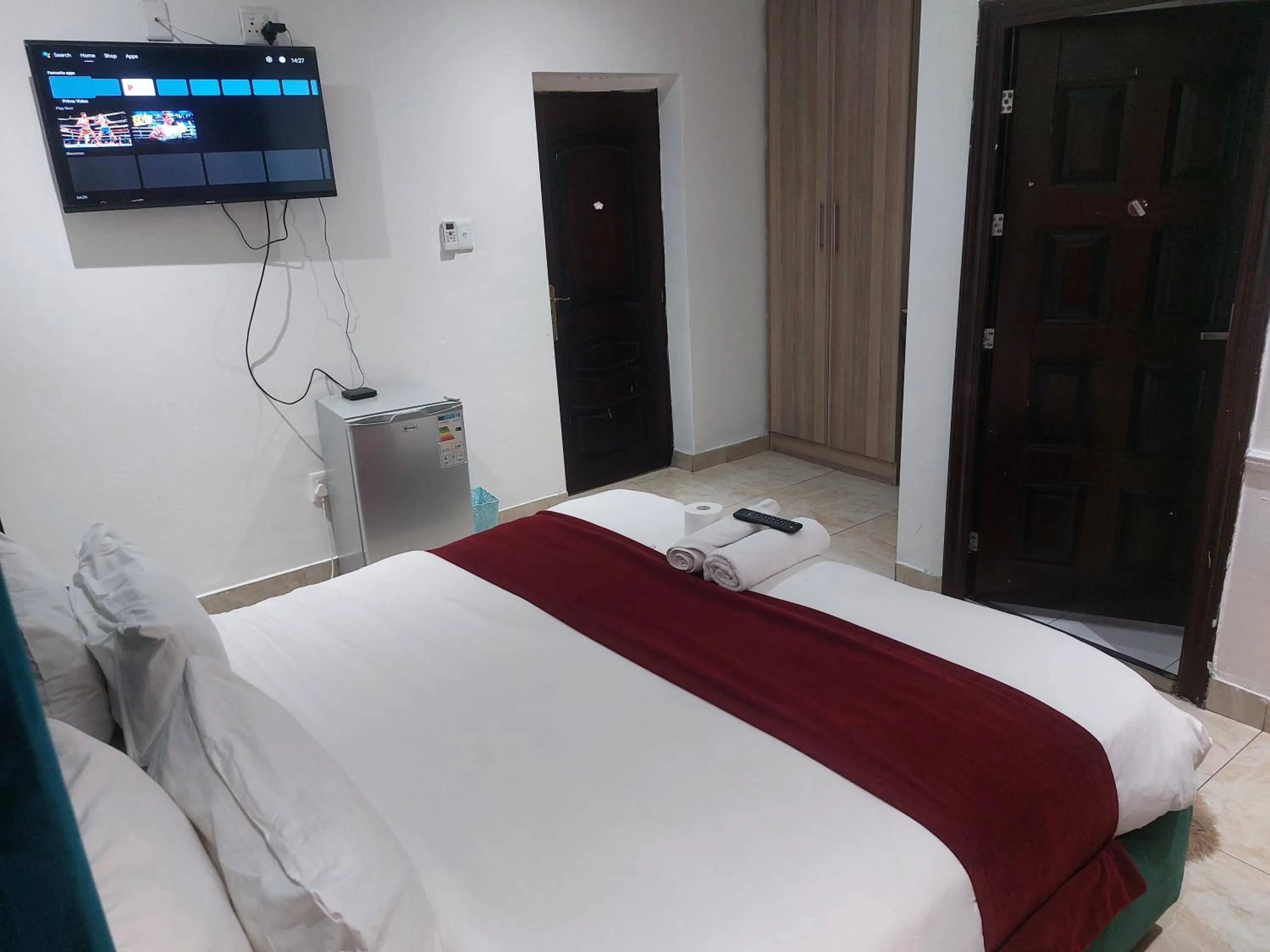 Bed in Gold Crown International Hotel Johannesburg