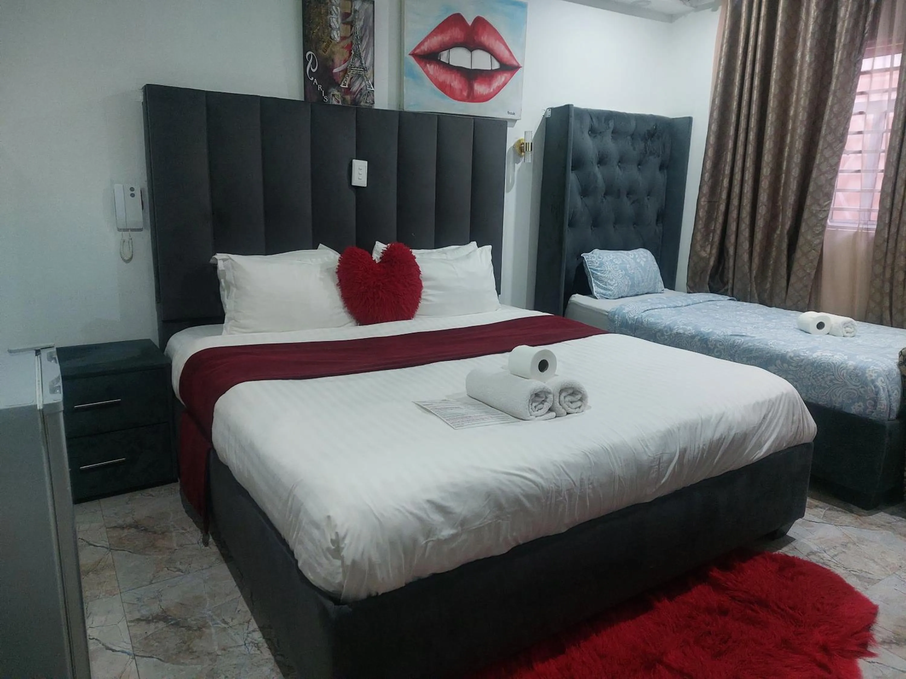 Bed in Gold Crown International Hotel Johannesburg