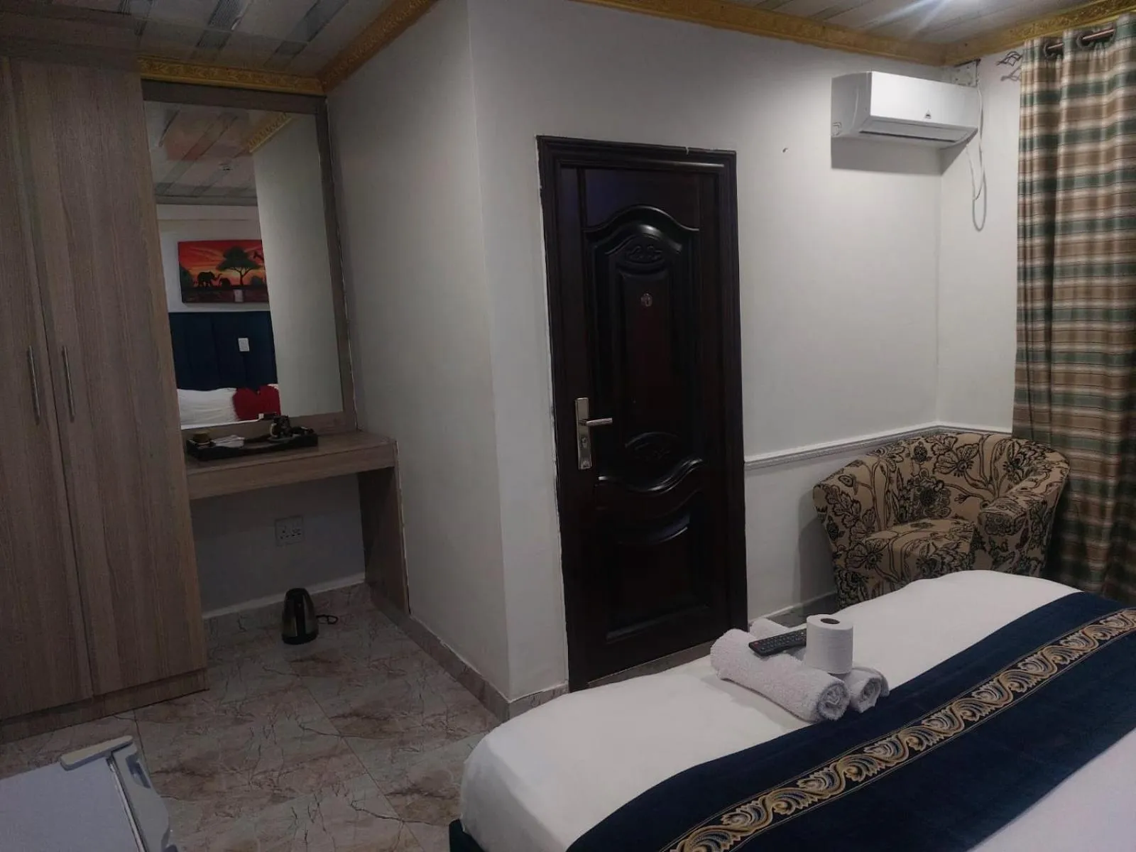 Bed in Gold Crown International Hotel Johannesburg