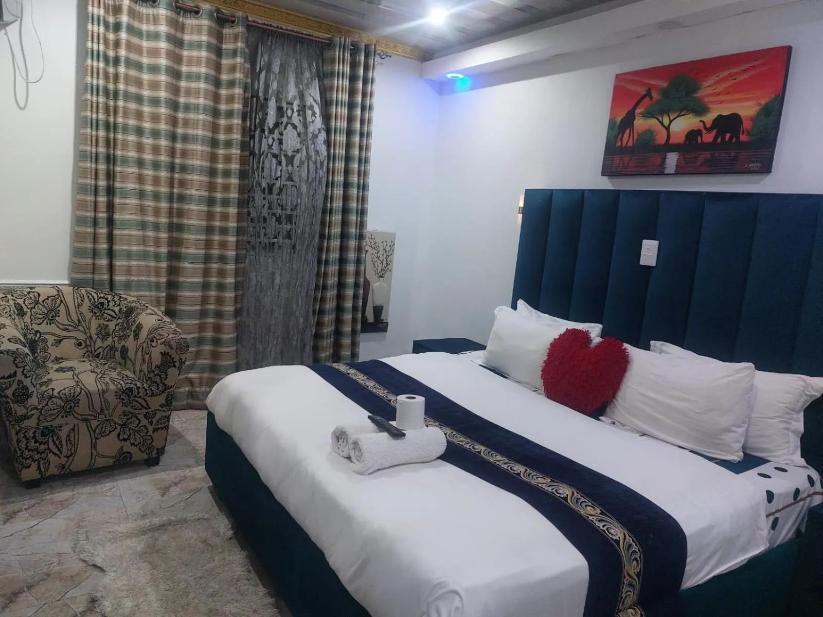 Bed in Gold Crown International Hotel Johannesburg