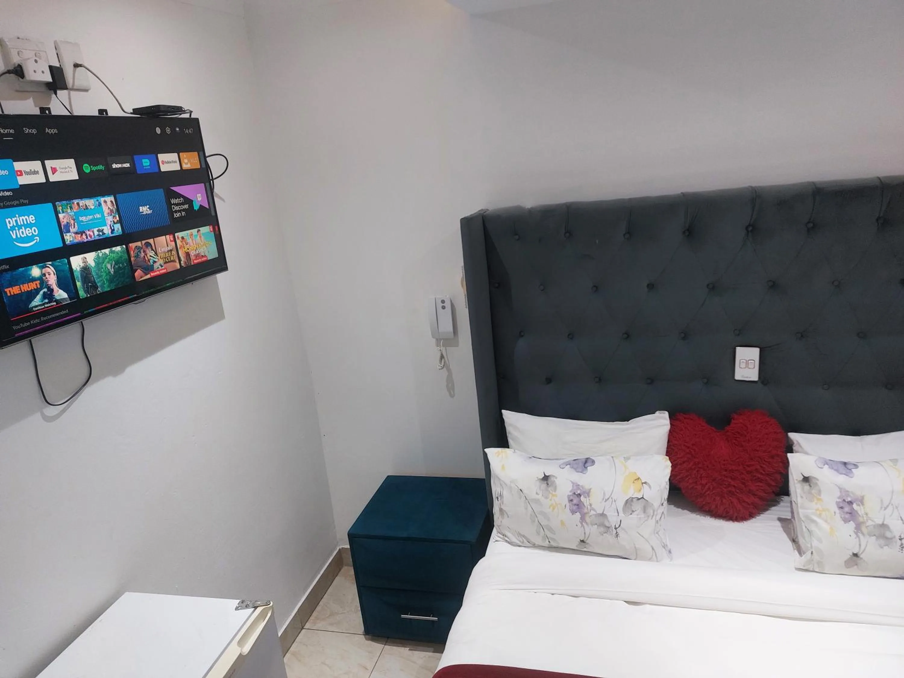 Bed in Gold Crown International Hotel Johannesburg