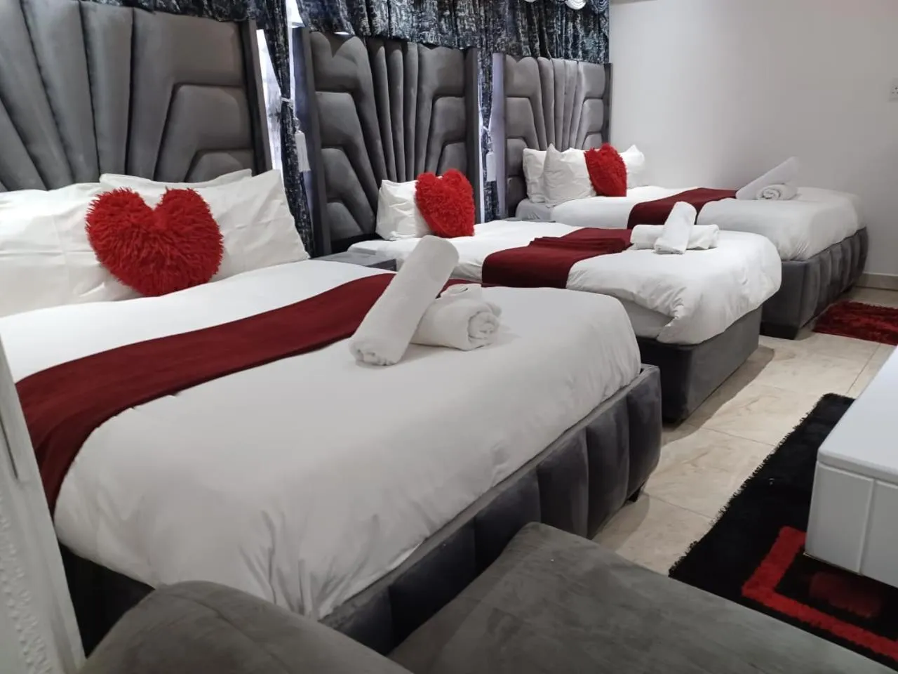 Bed in Gold Crown International Hotel Johannesburg