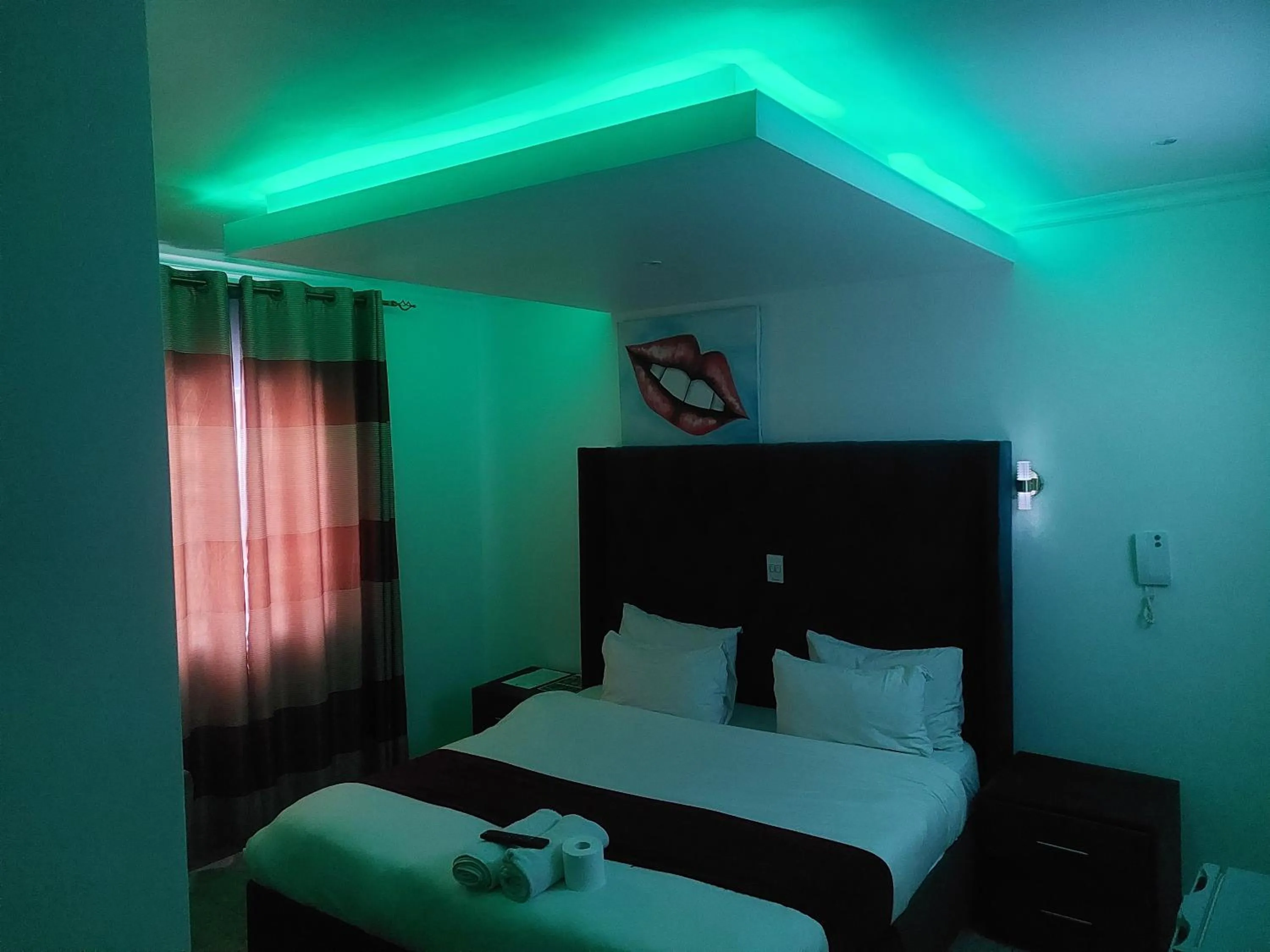 Bed in Gold Crown International Hotel Johannesburg