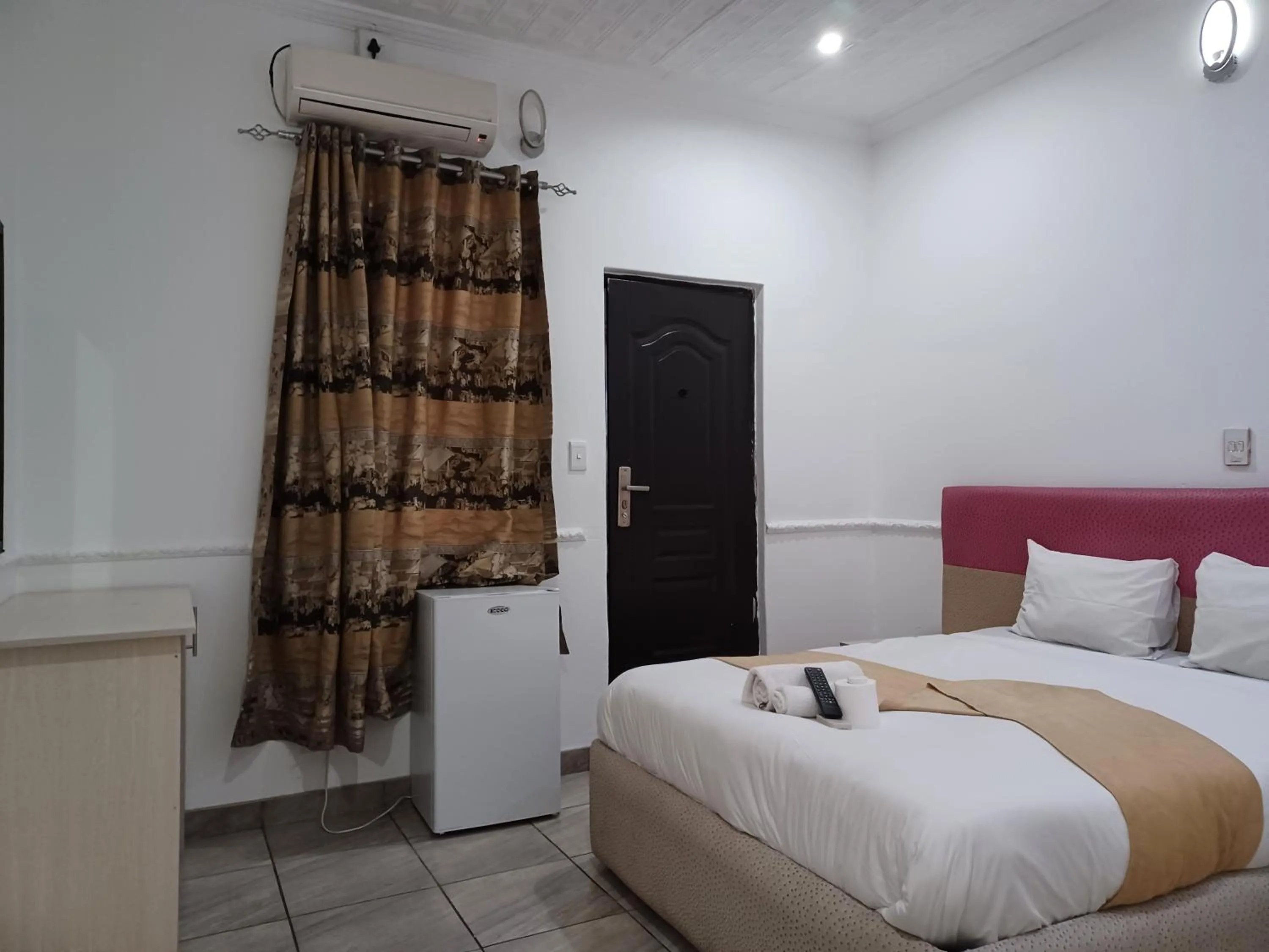 Bed in Gold Crown International Hotel Johannesburg