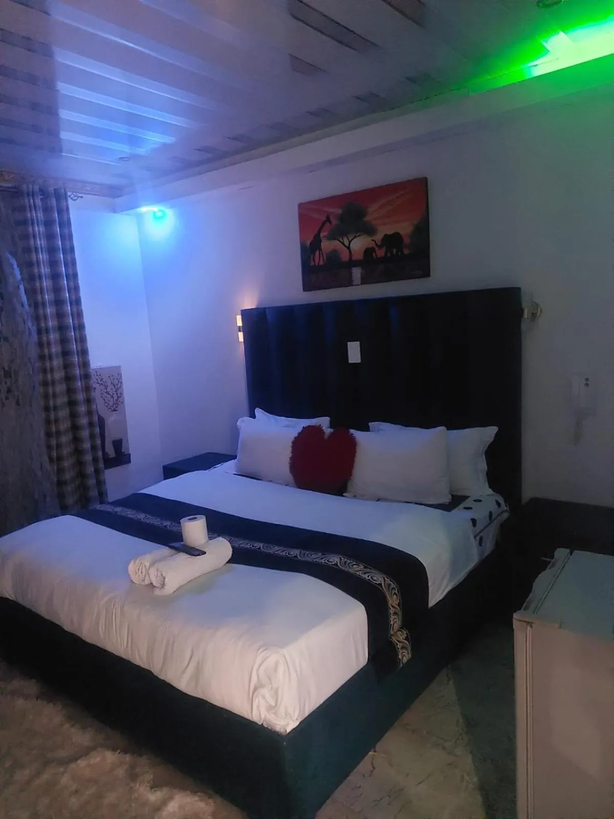 Bed in Gold Crown International Hotel Johannesburg